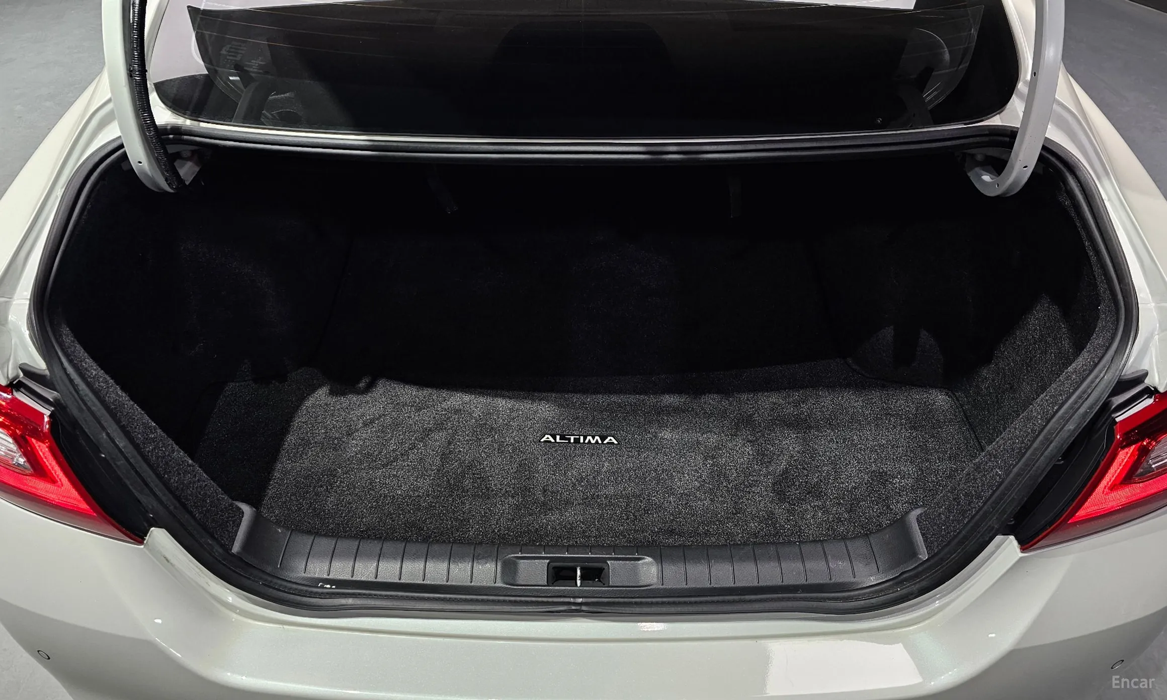 Nissan Altima превью 20