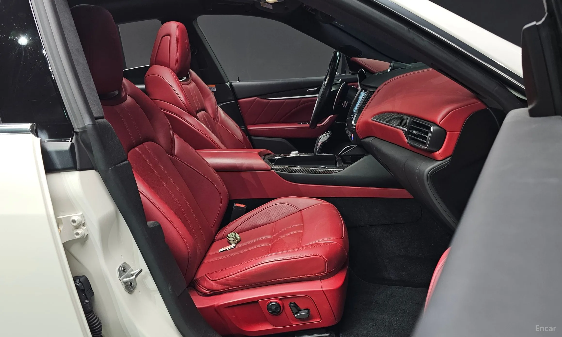 Maserati Levante превью 10