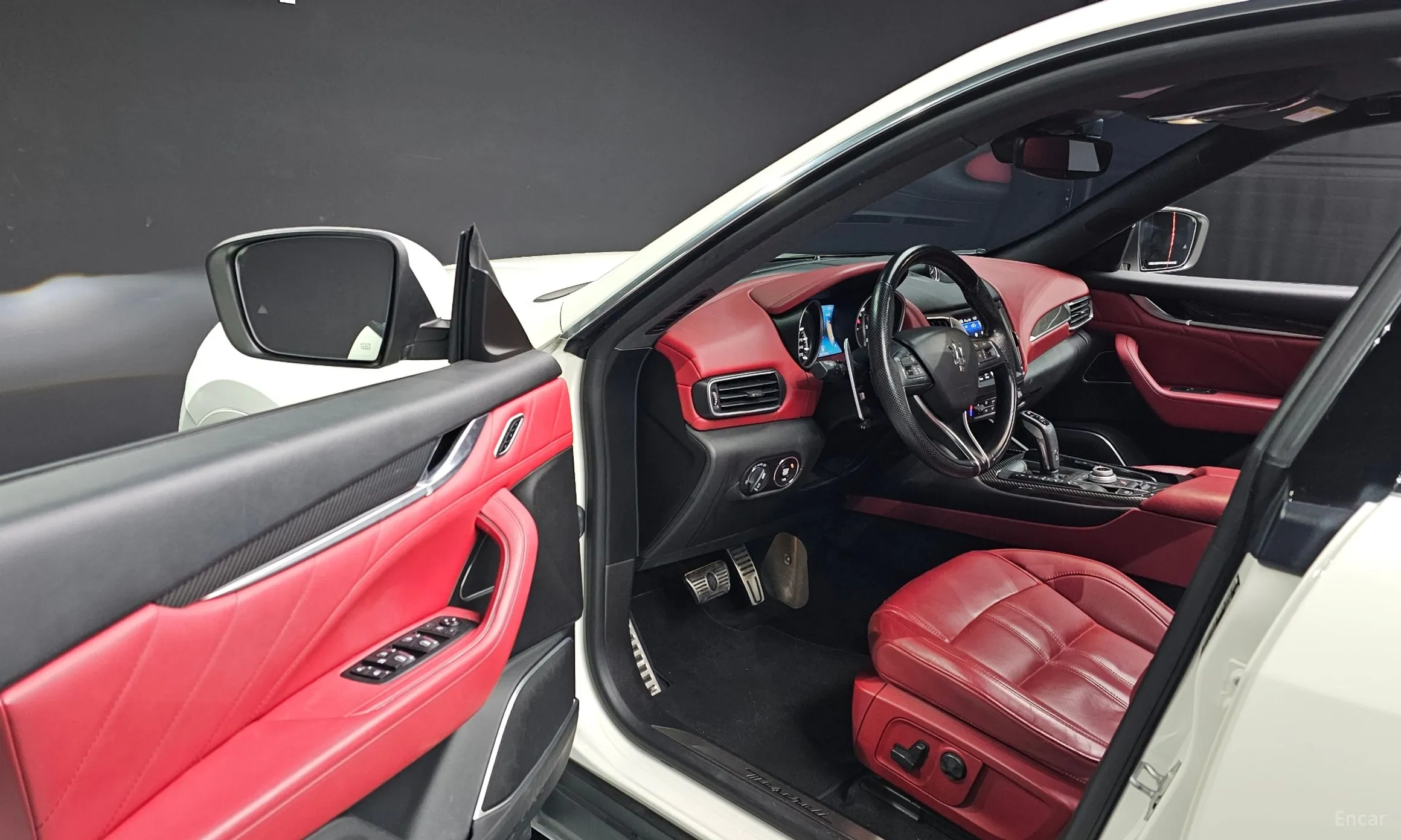Maserati Levante превью 11