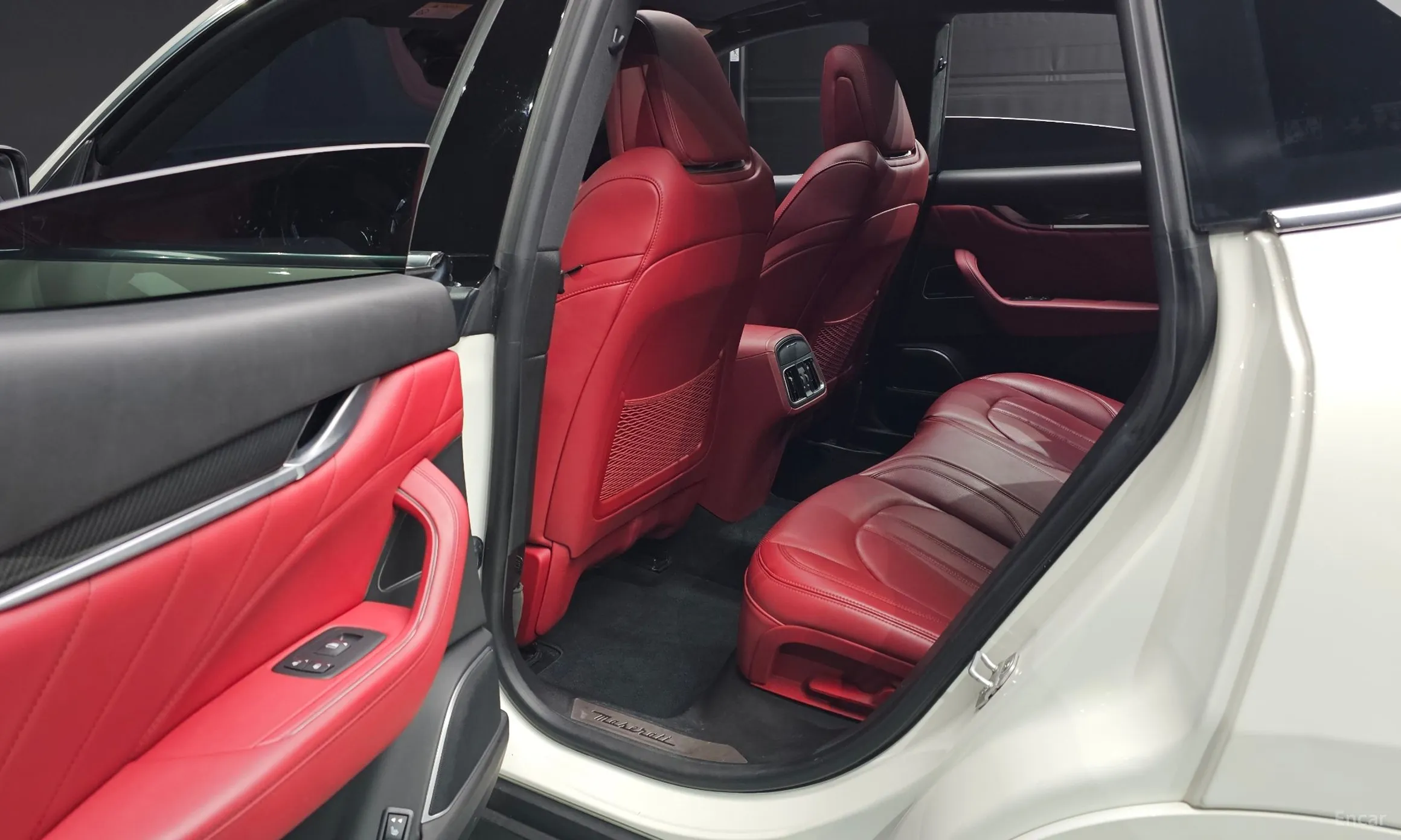 Maserati Levante превью 12