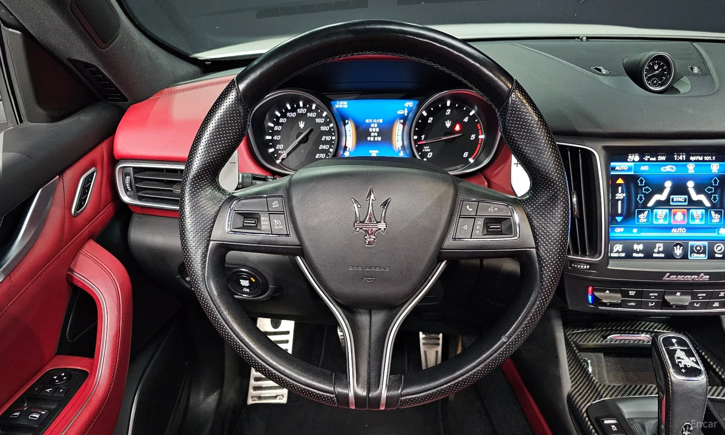 Maserati Levante превью 13
