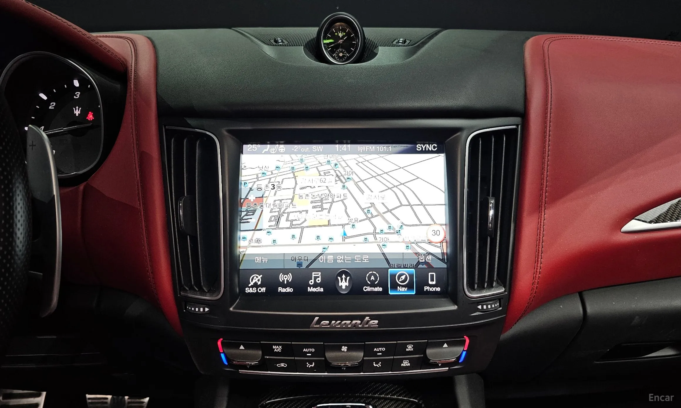 Maserati Levante превью 14