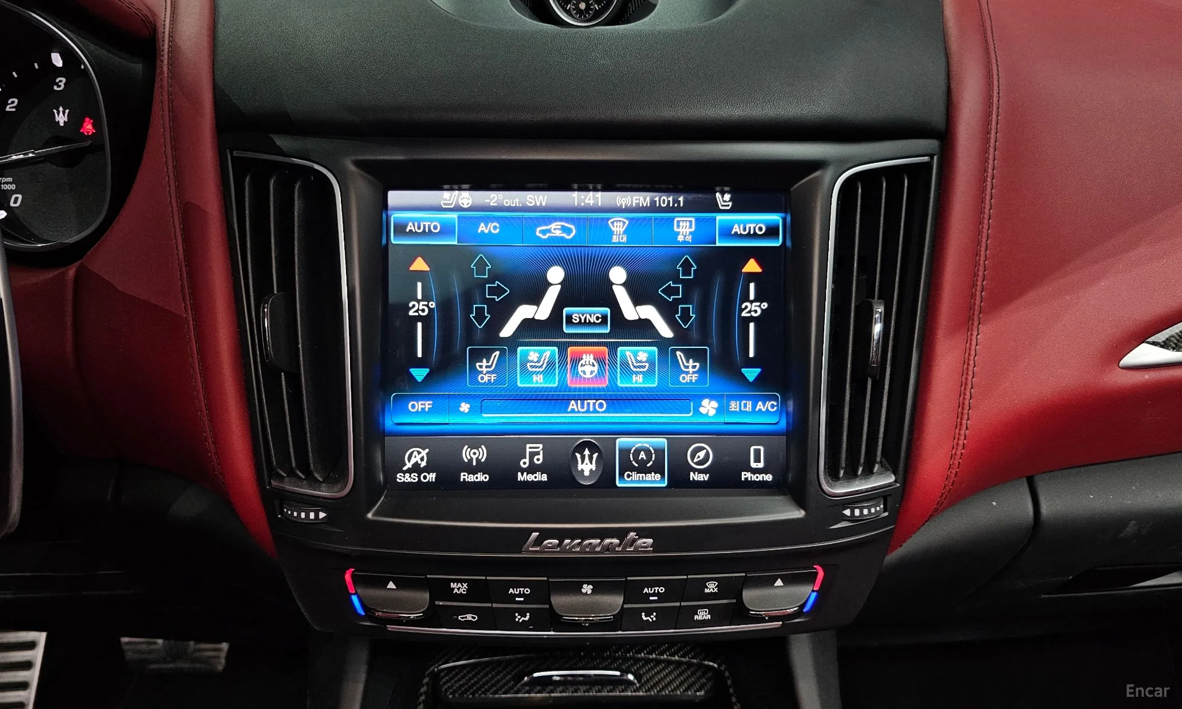 Maserati Levante превью 15