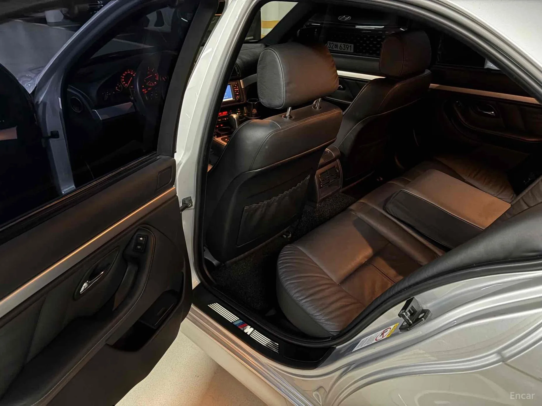 BMW 5 Series превью 12