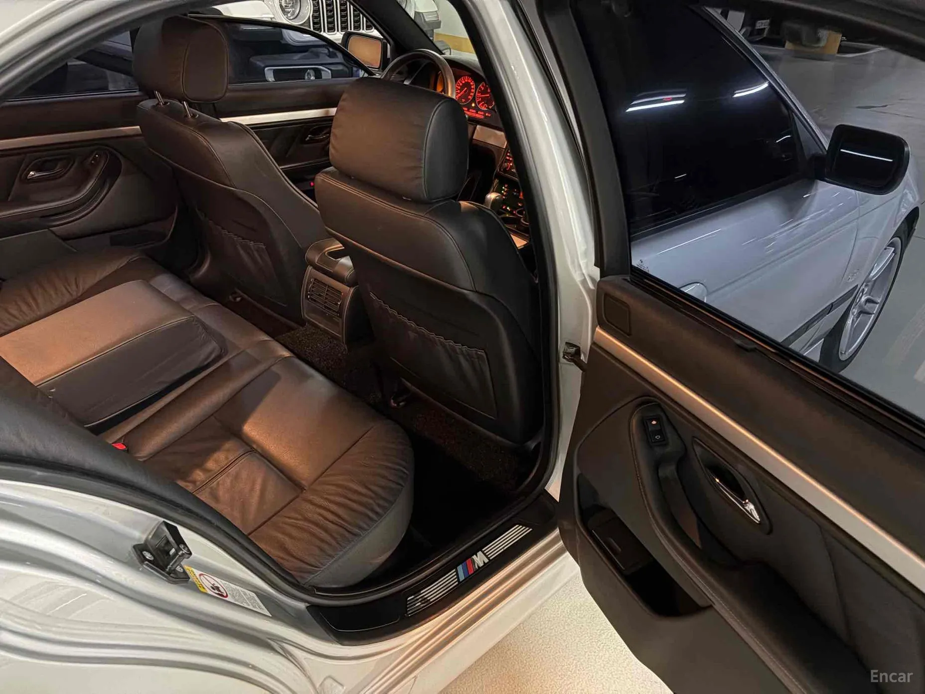 BMW 5 Series превью 13