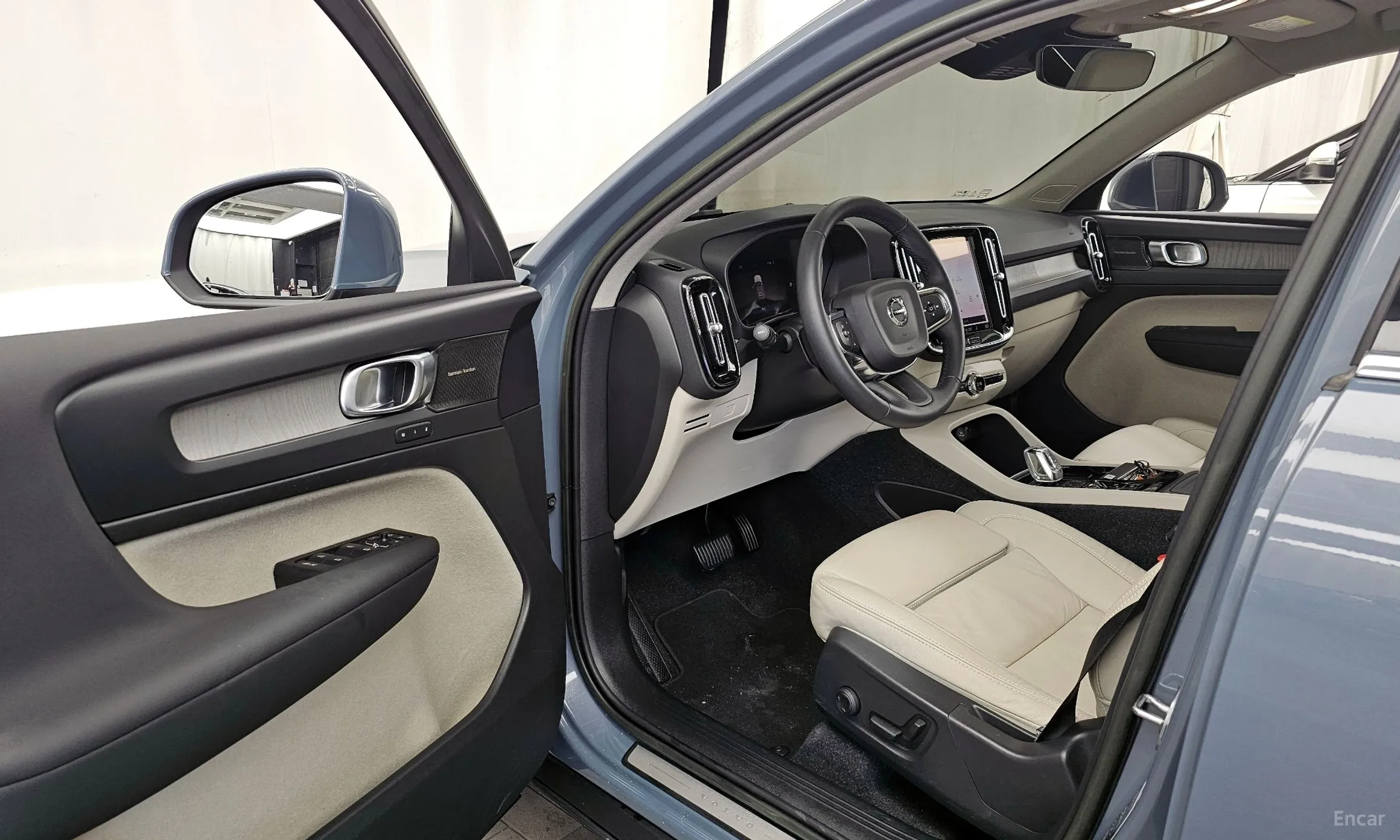 Volvo XC40 превью 10
