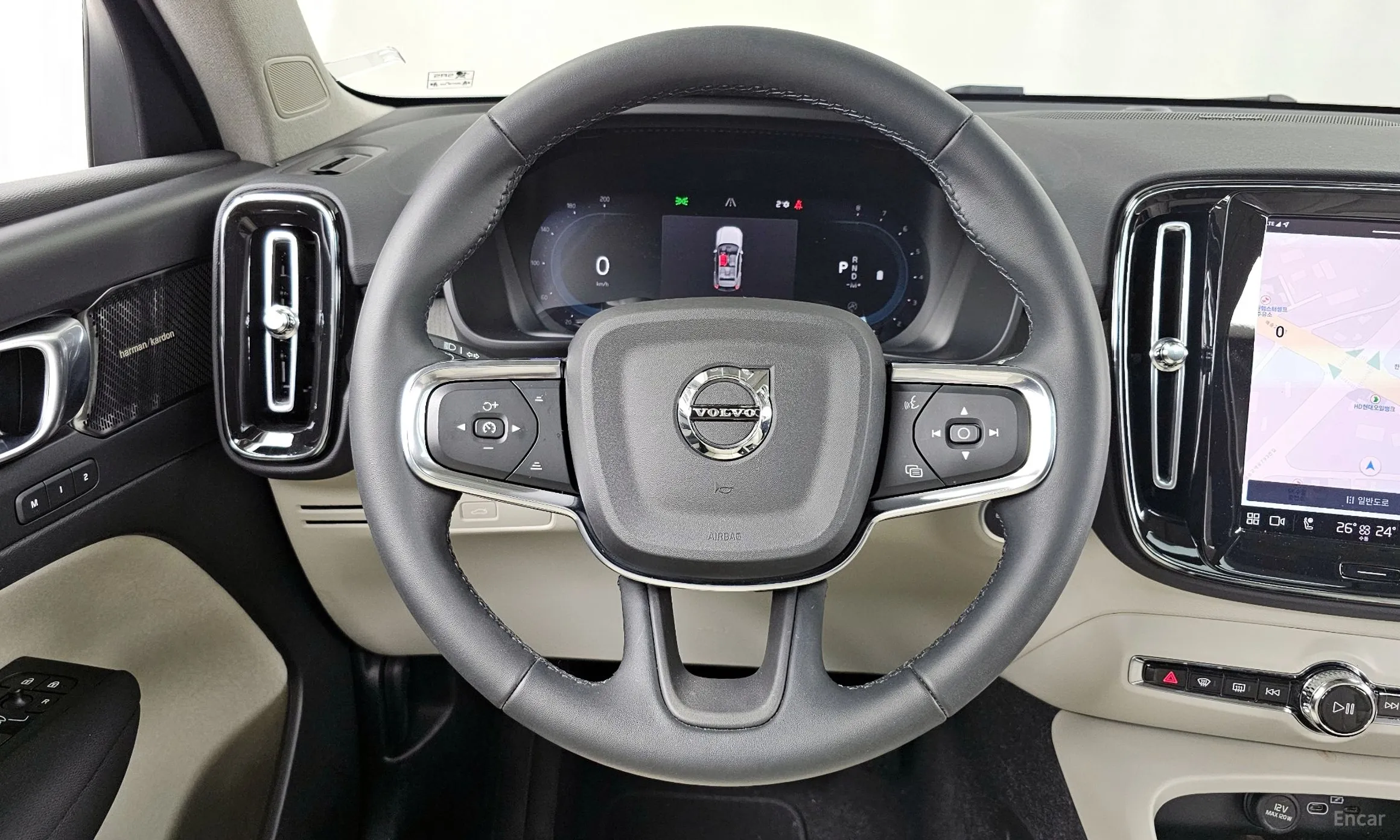 Volvo XC40 превью 13