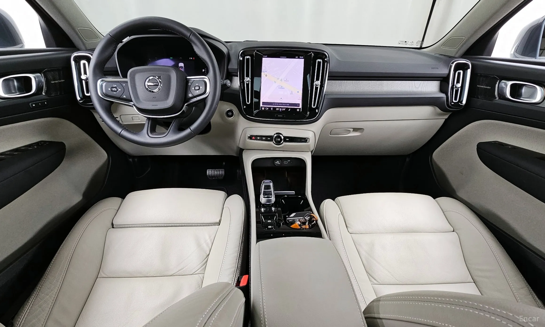 Volvo XC40 превью 7