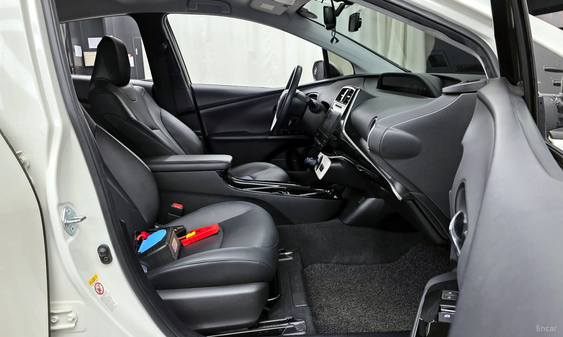 Toyota Prius Prime превью 11