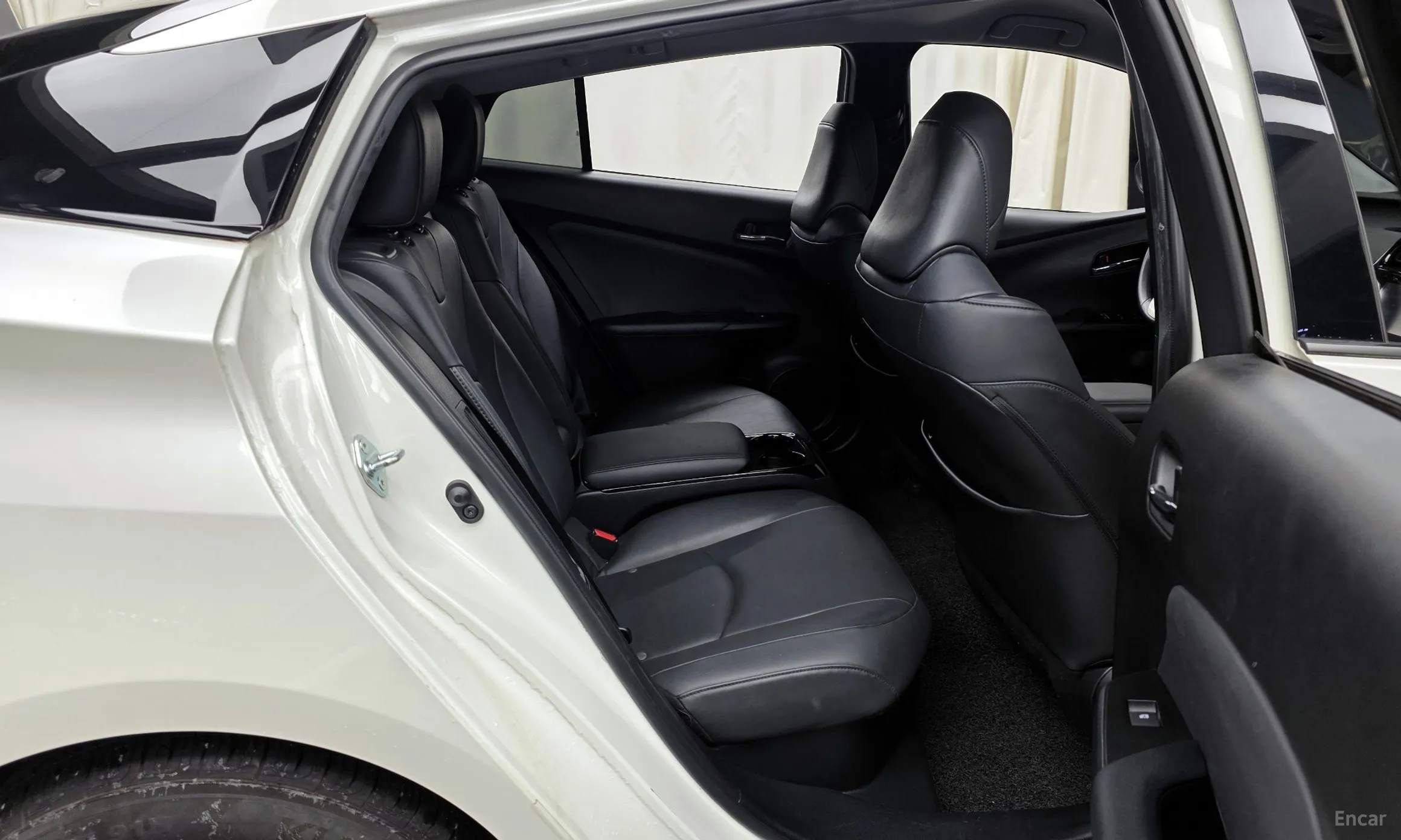Toyota Prius Prime превью 12