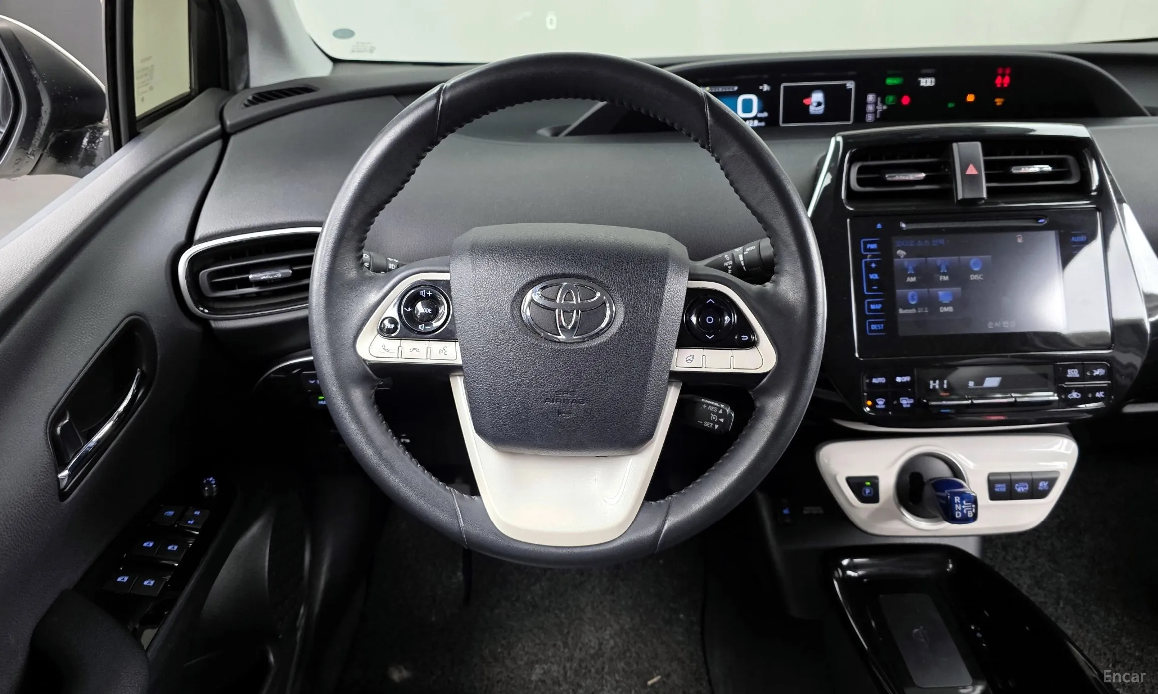 Toyota Prius Prime превью 13