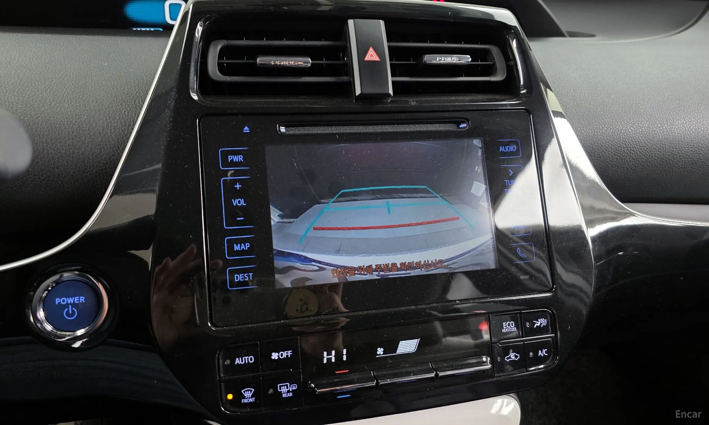 Toyota Prius Prime превью 15