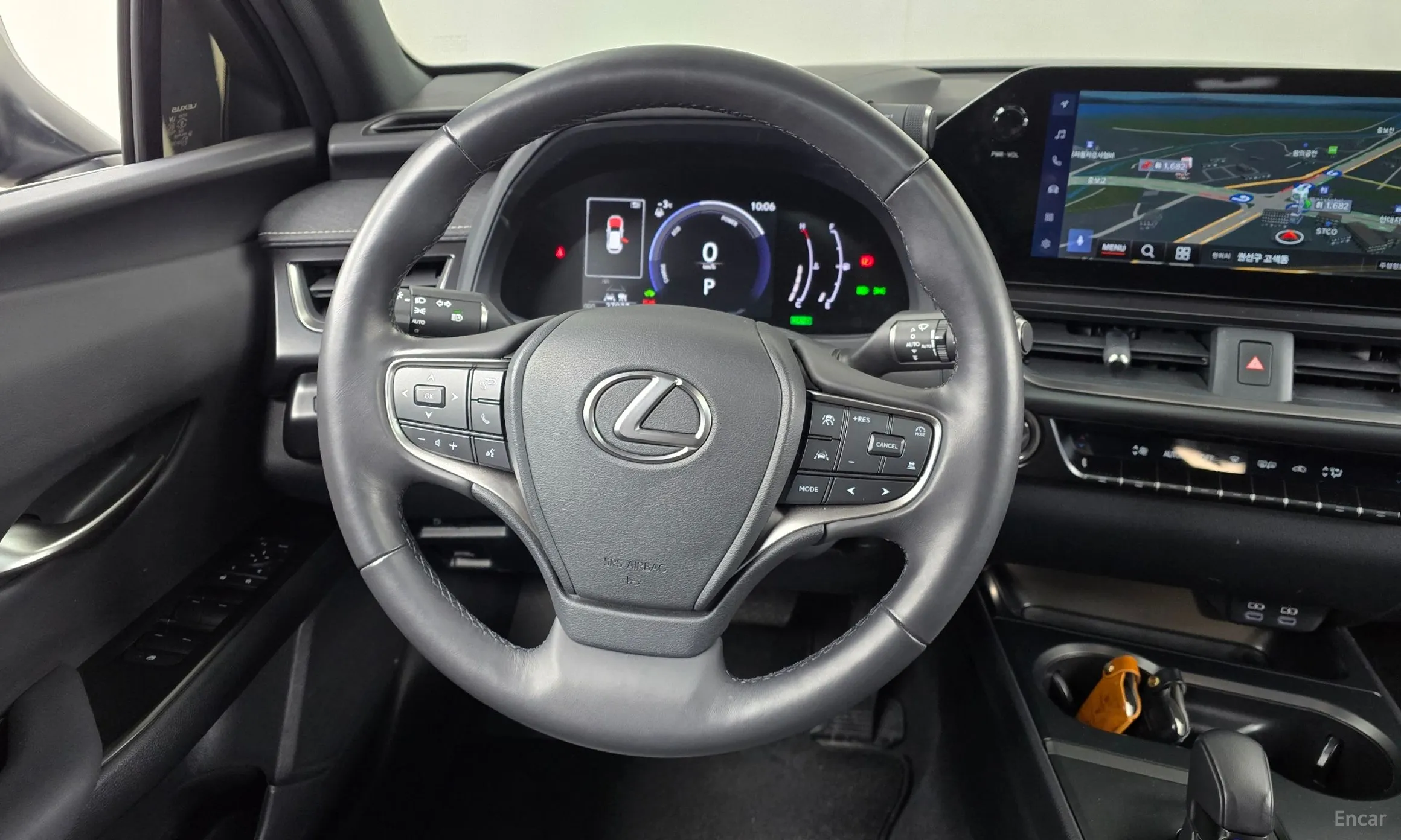 Lexus UX300h превью 13
