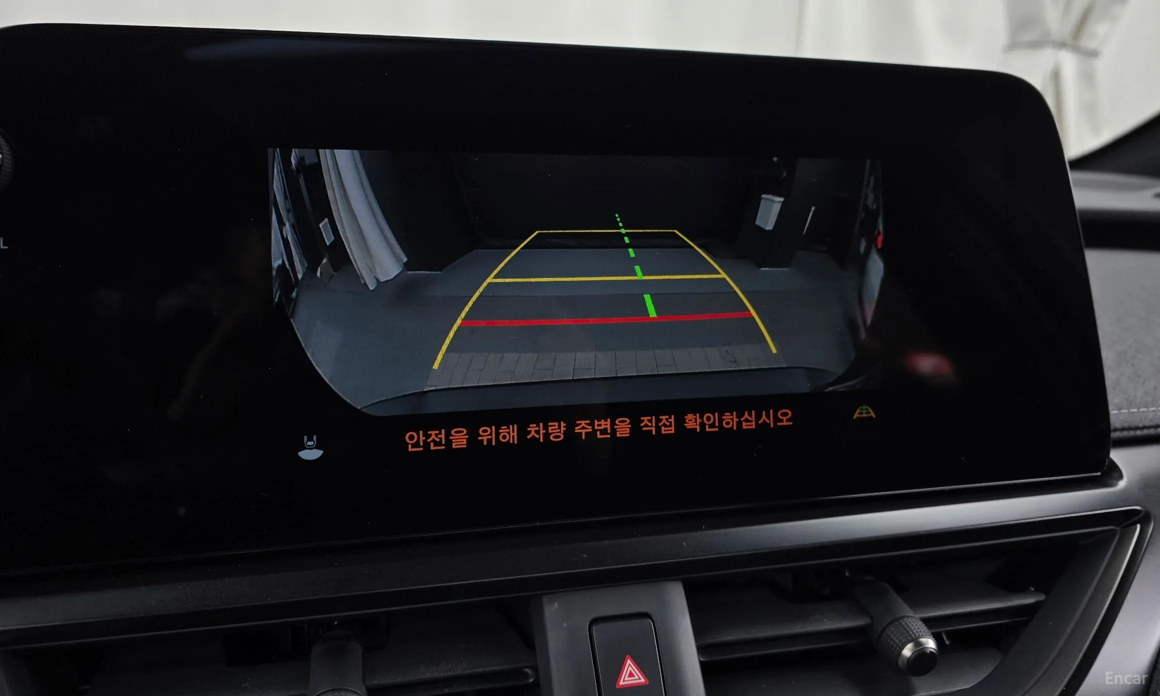 Lexus UX300h превью 15