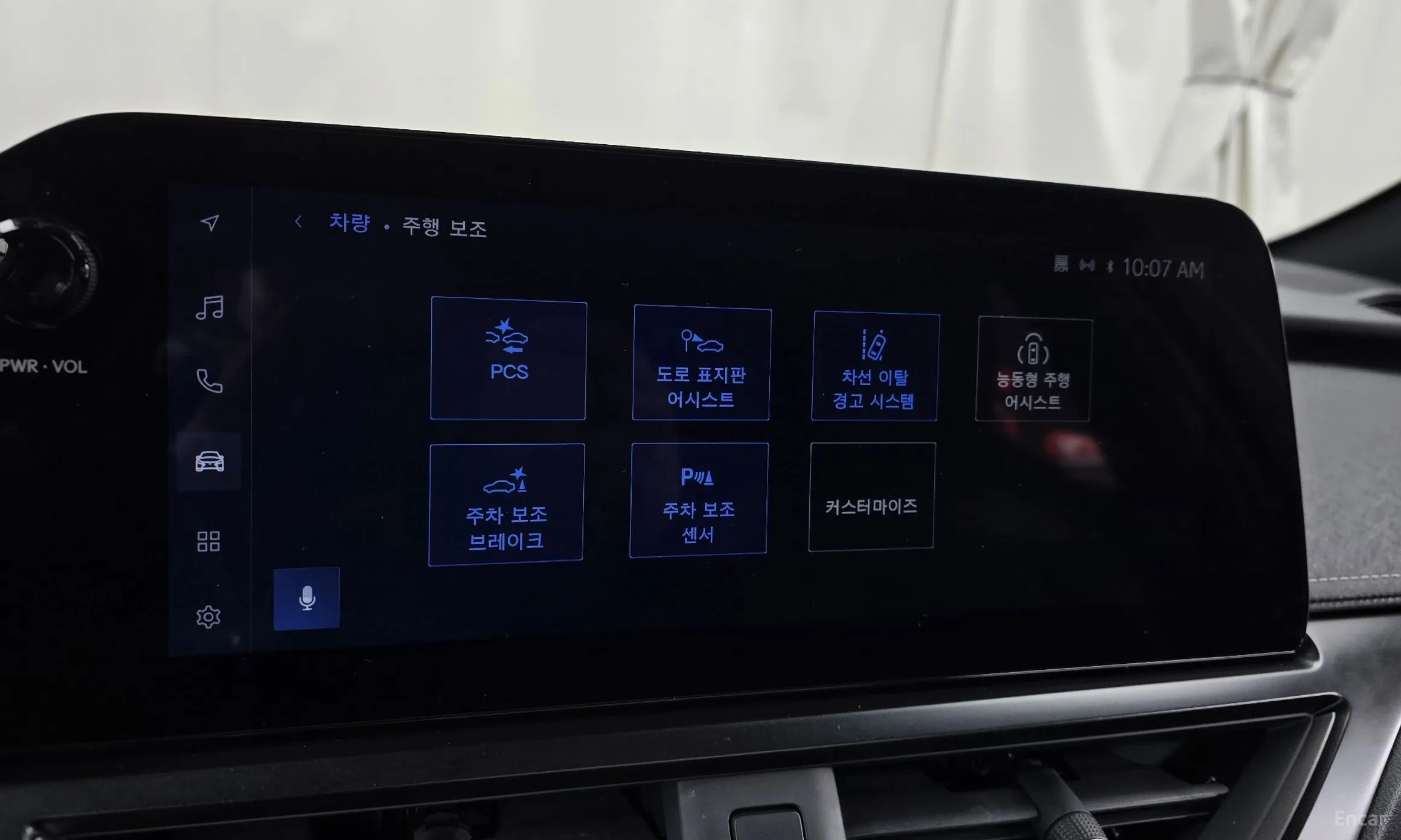 Lexus UX300h превью 16