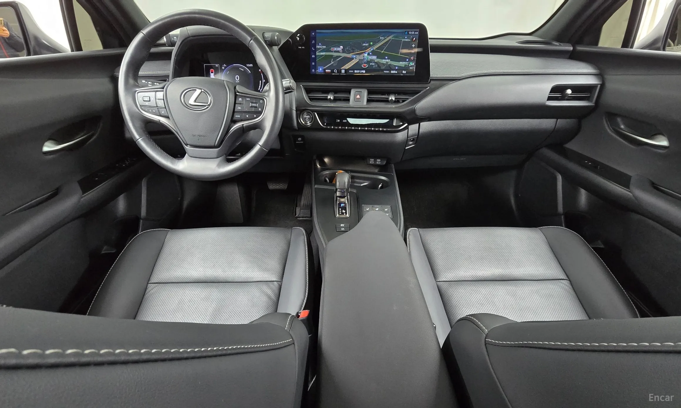 Lexus UX300h превью 7