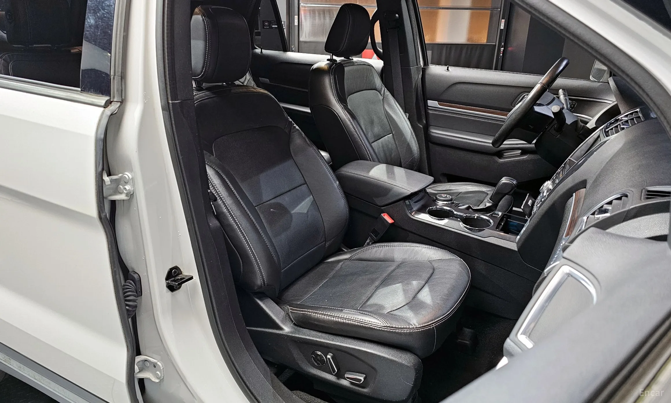 Ford Explorer превью 10