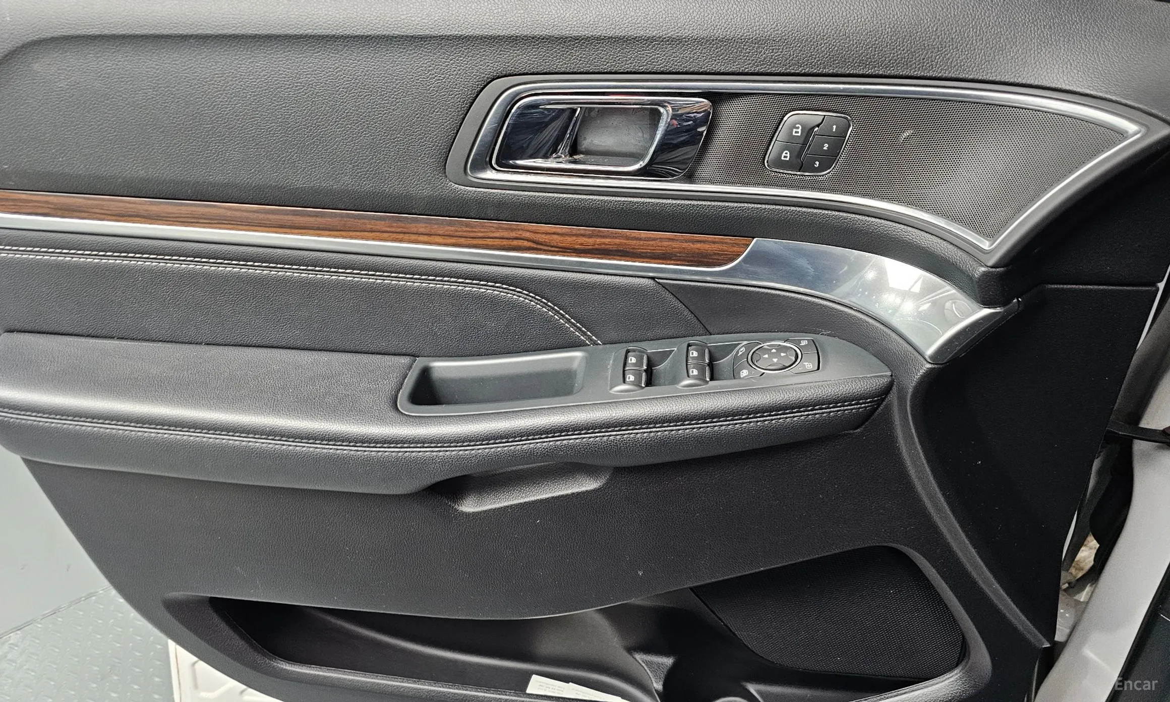 Ford Explorer превью 14
