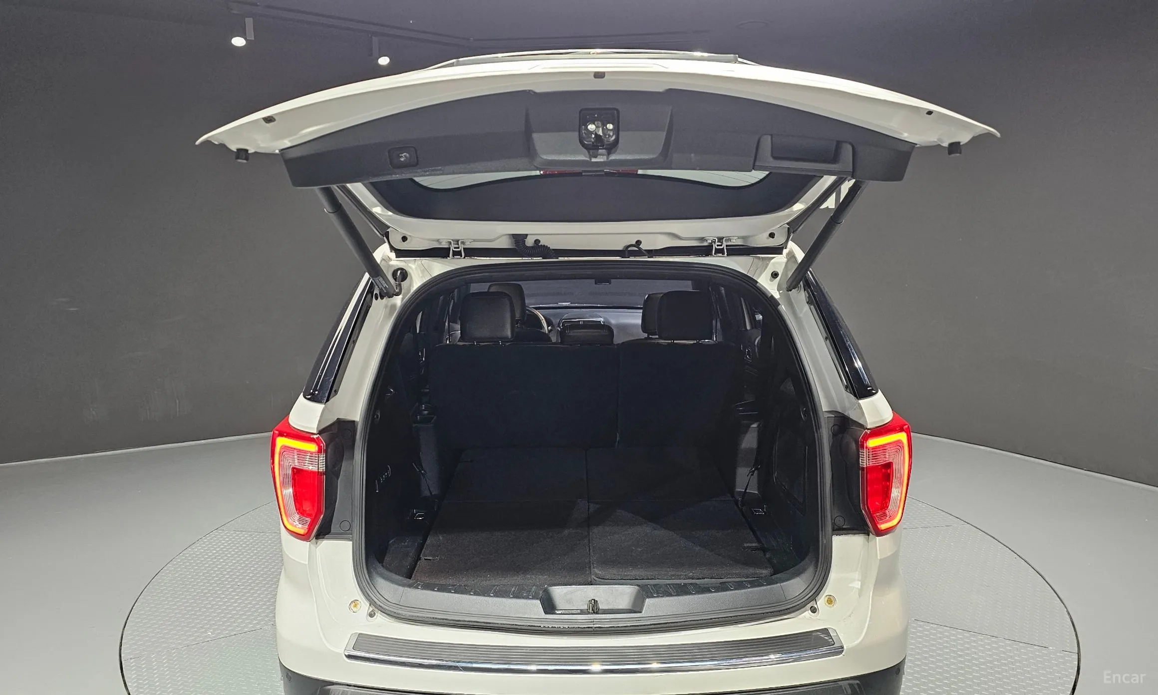 Ford Explorer превью 19