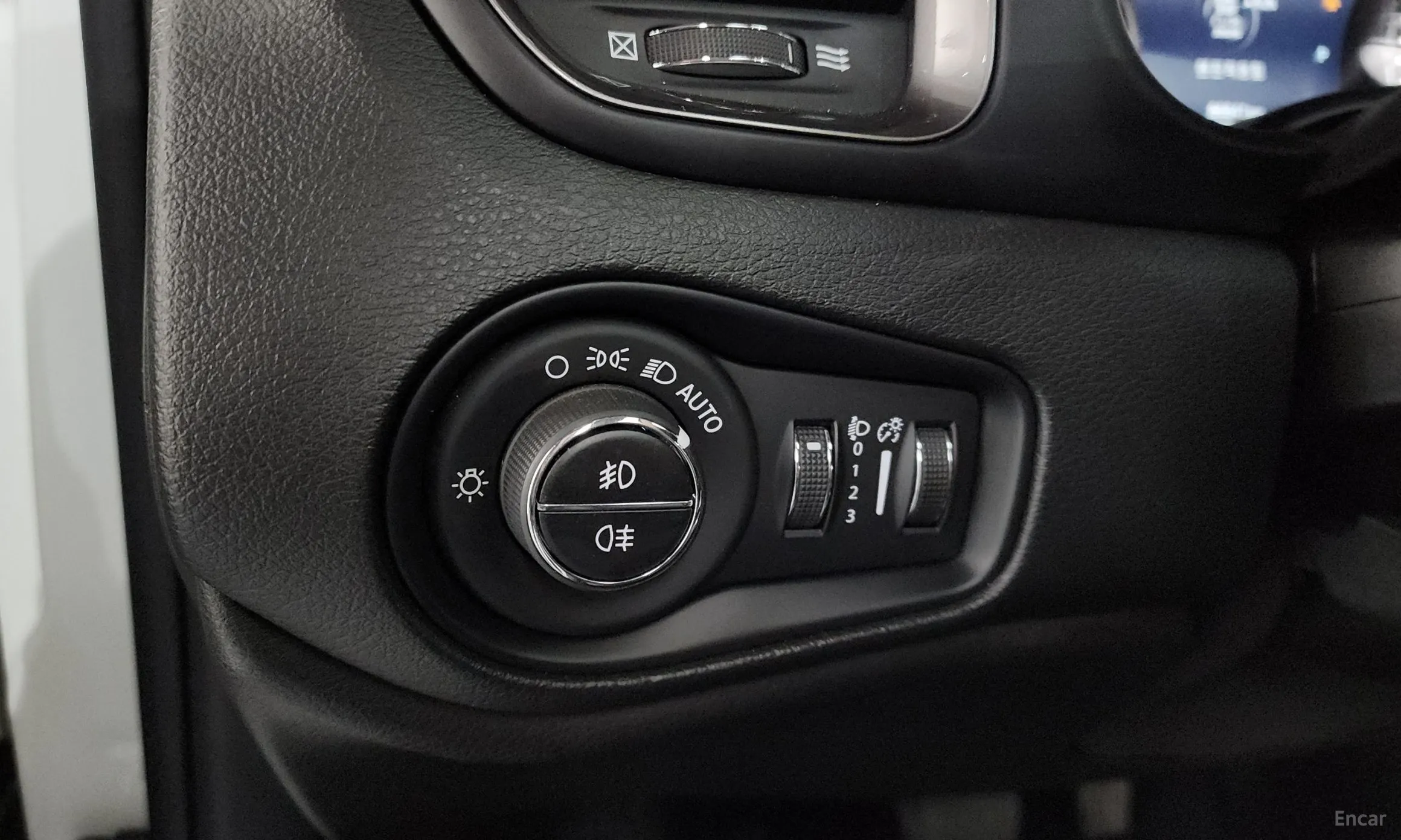 Jeep Renegade превью 14