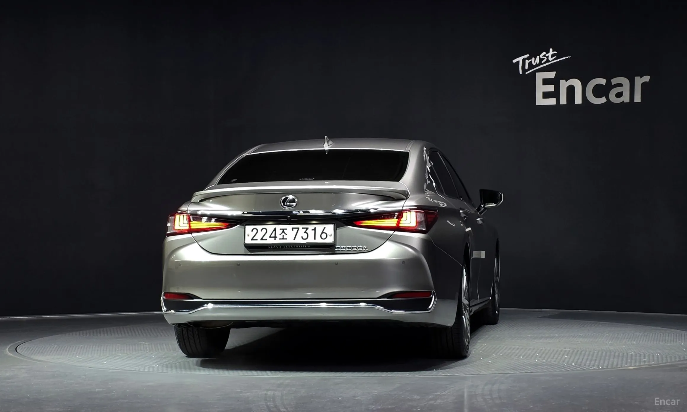 Lexus ES300h 7th Generation превью 4
