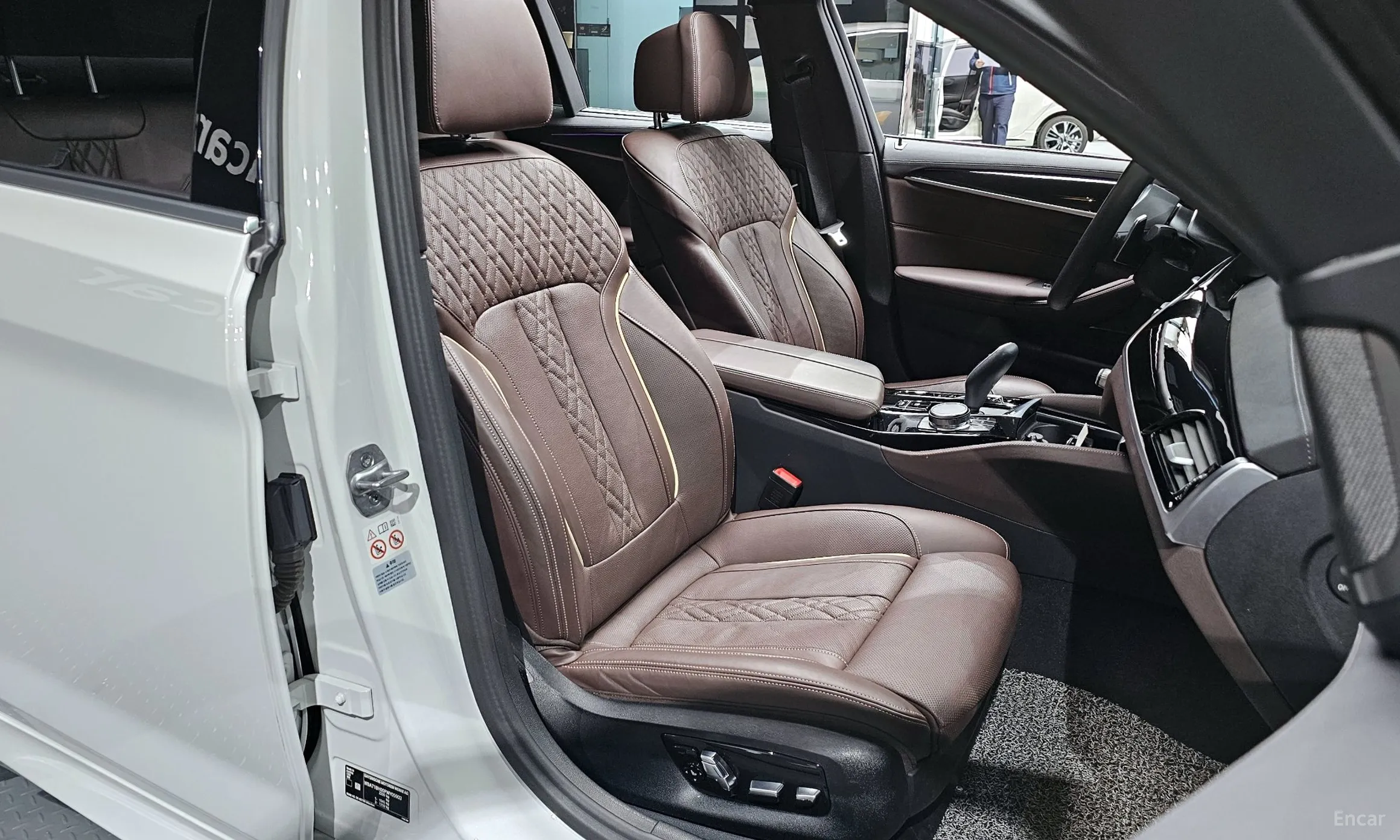 BMW 5 Series (G30) превью 10
