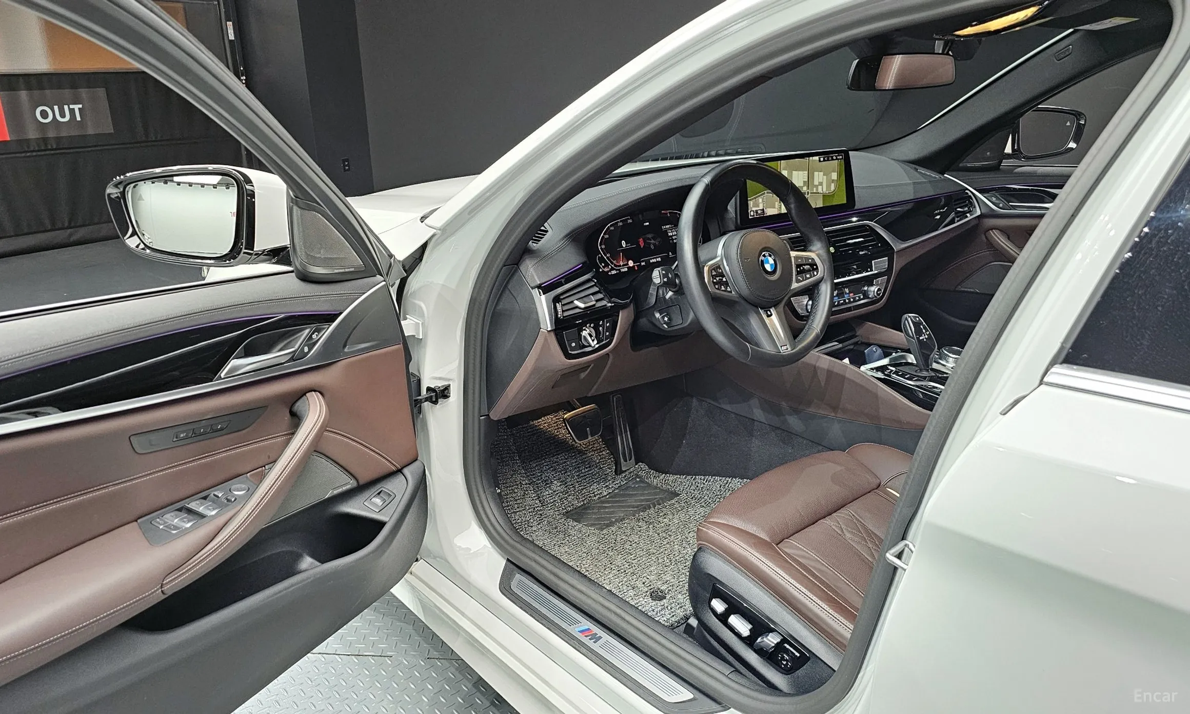BMW 5 Series (G30) превью 11