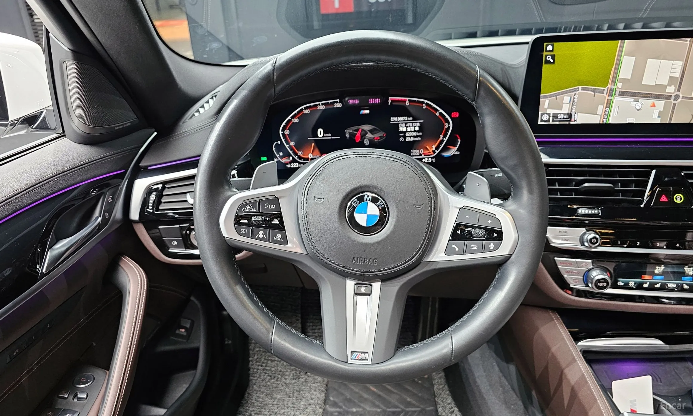 BMW 5 Series (G30) превью 13