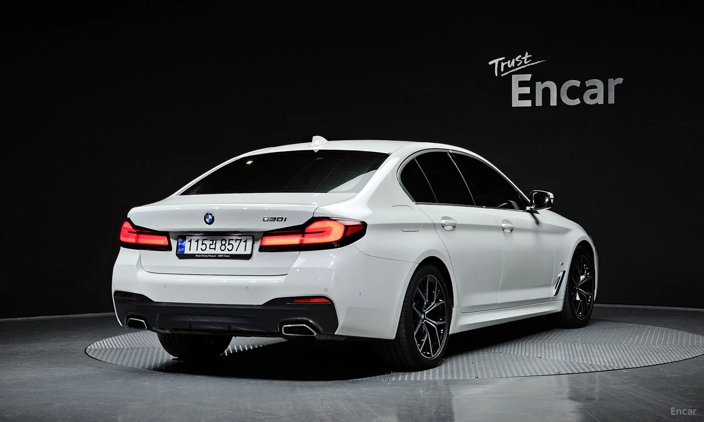 BMW 5 Series (G30) превью 2