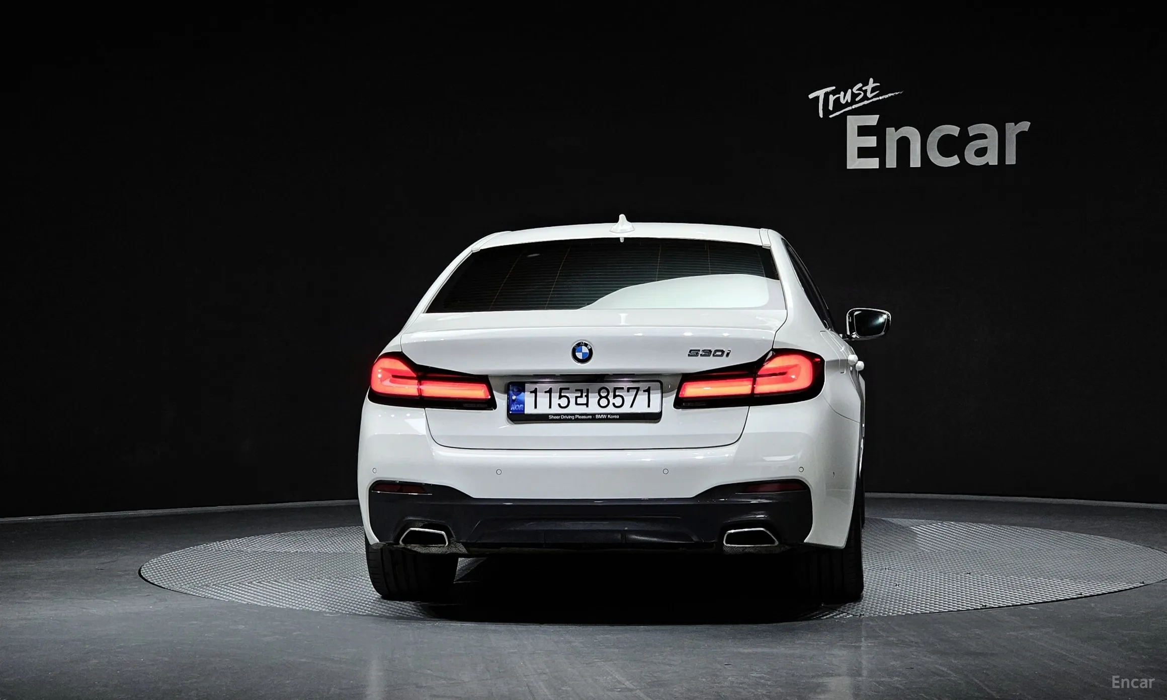 BMW 5 Series (G30) превью 4
