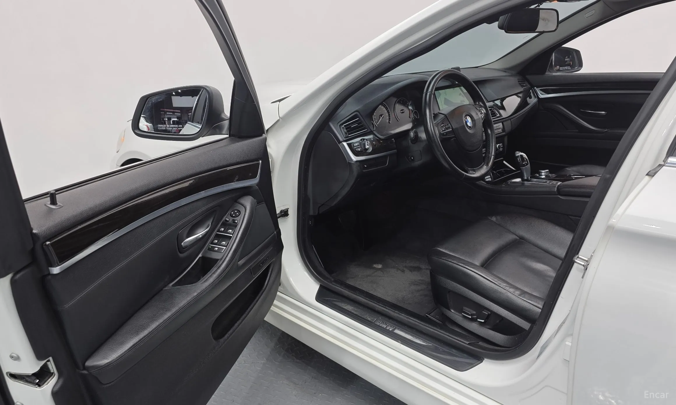 BMW 5 Series (F10) превью 11