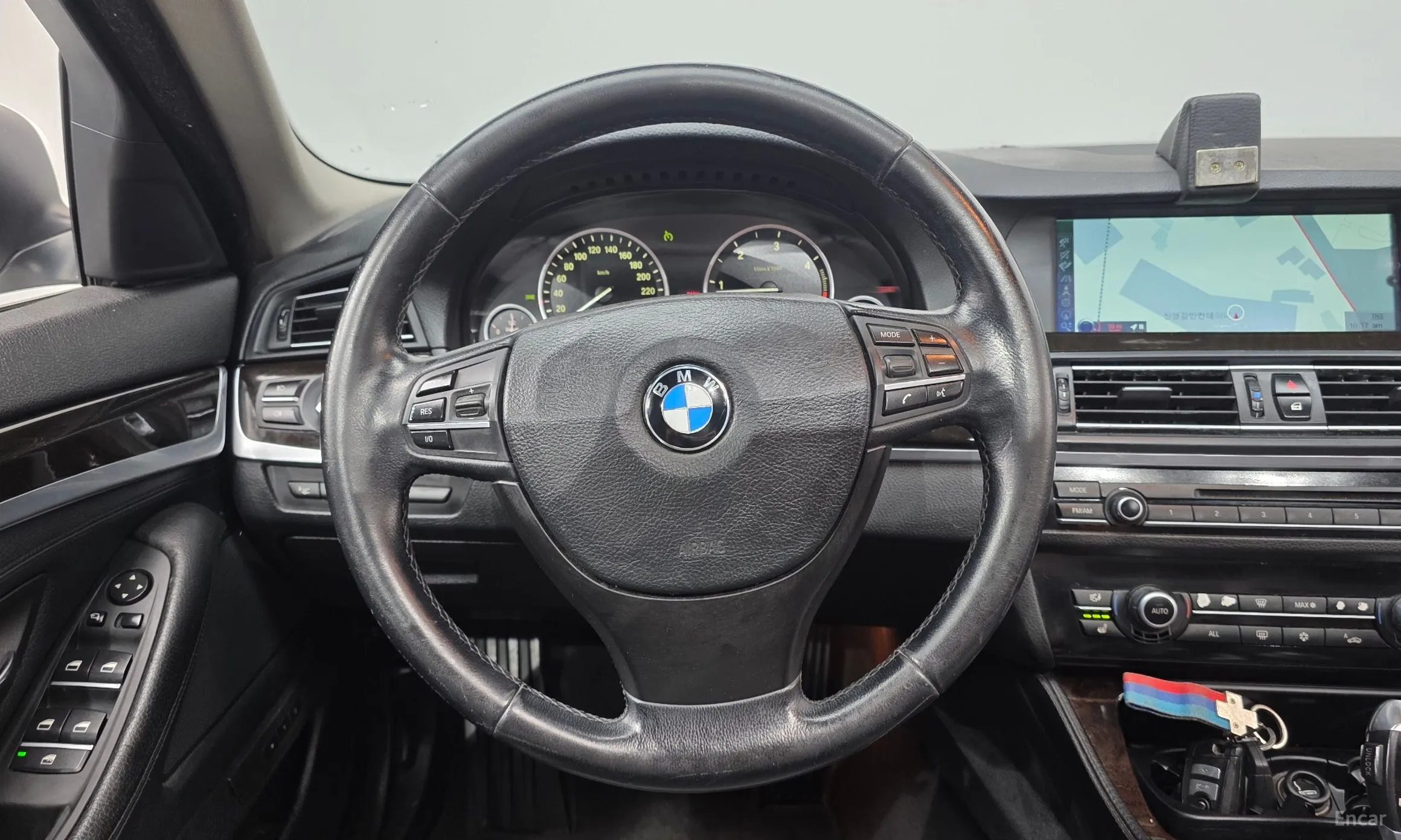 BMW 5 Series (F10) превью 13