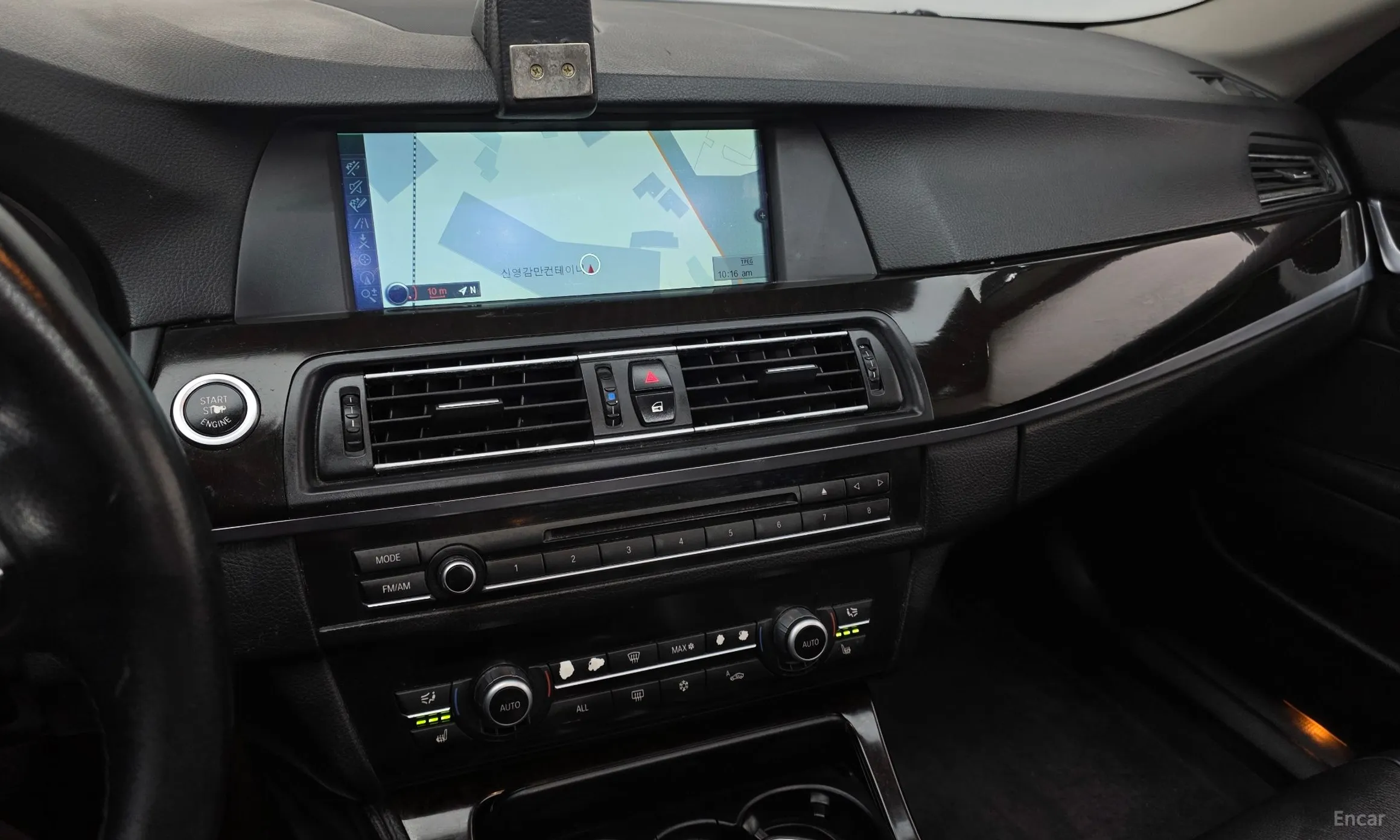 BMW 5 Series (F10) превью 14