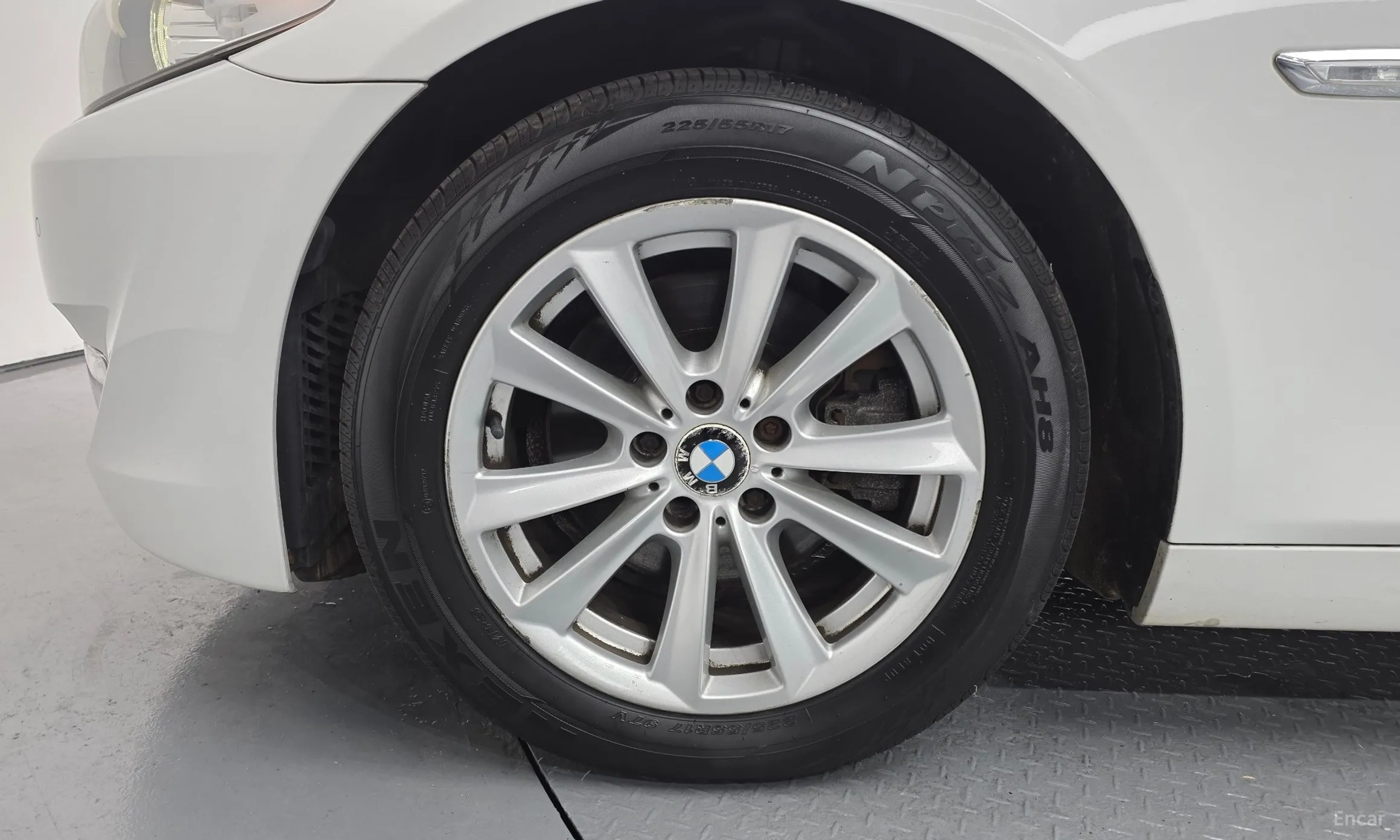 BMW 5 Series (F10) превью 5