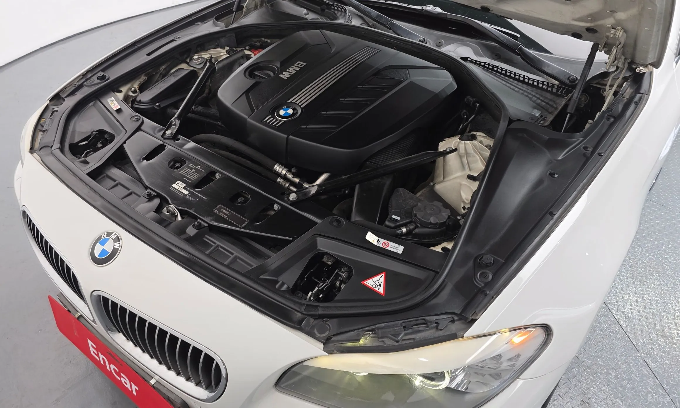 BMW 5 Series (F10) превью 6