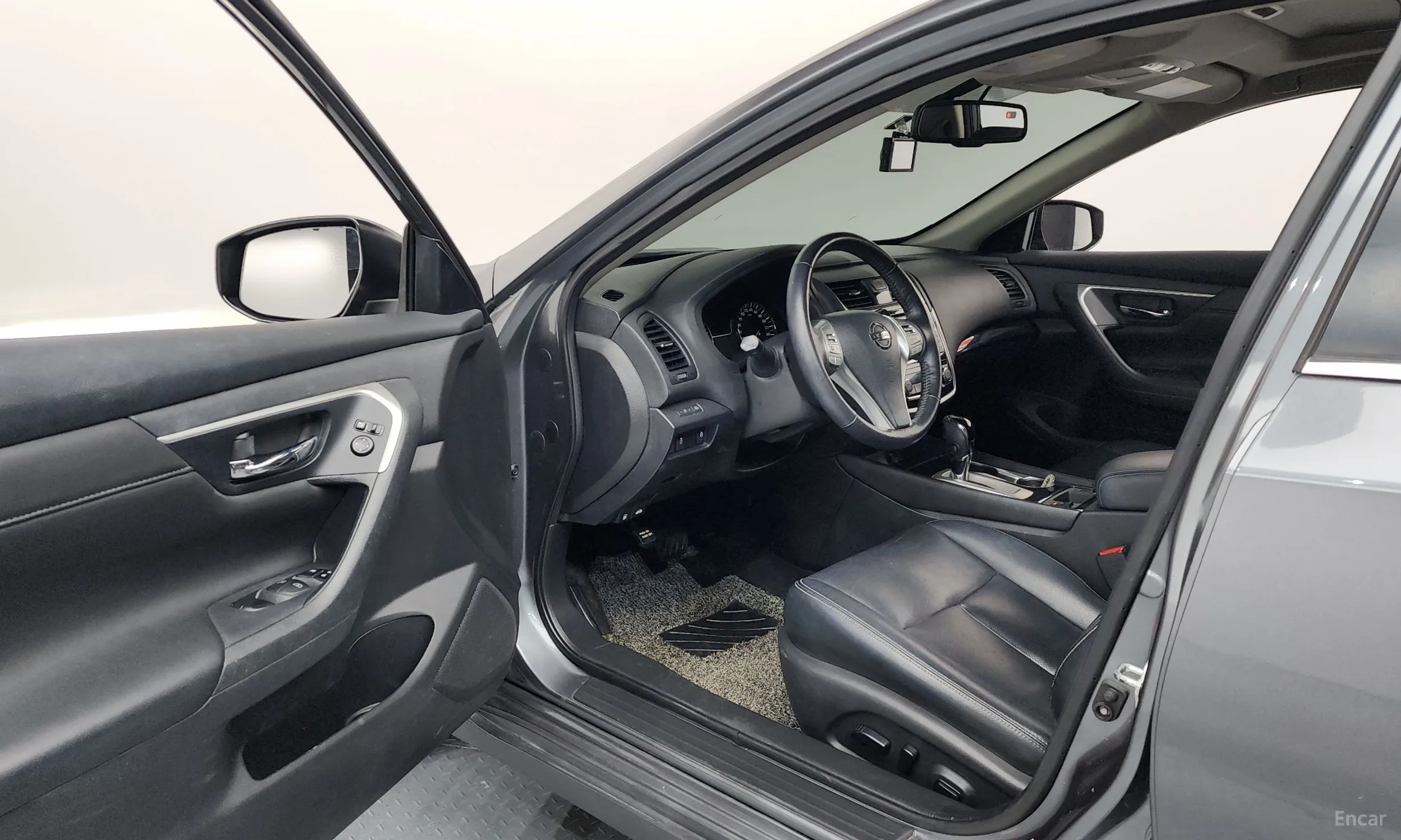 Nissan Altima превью 10