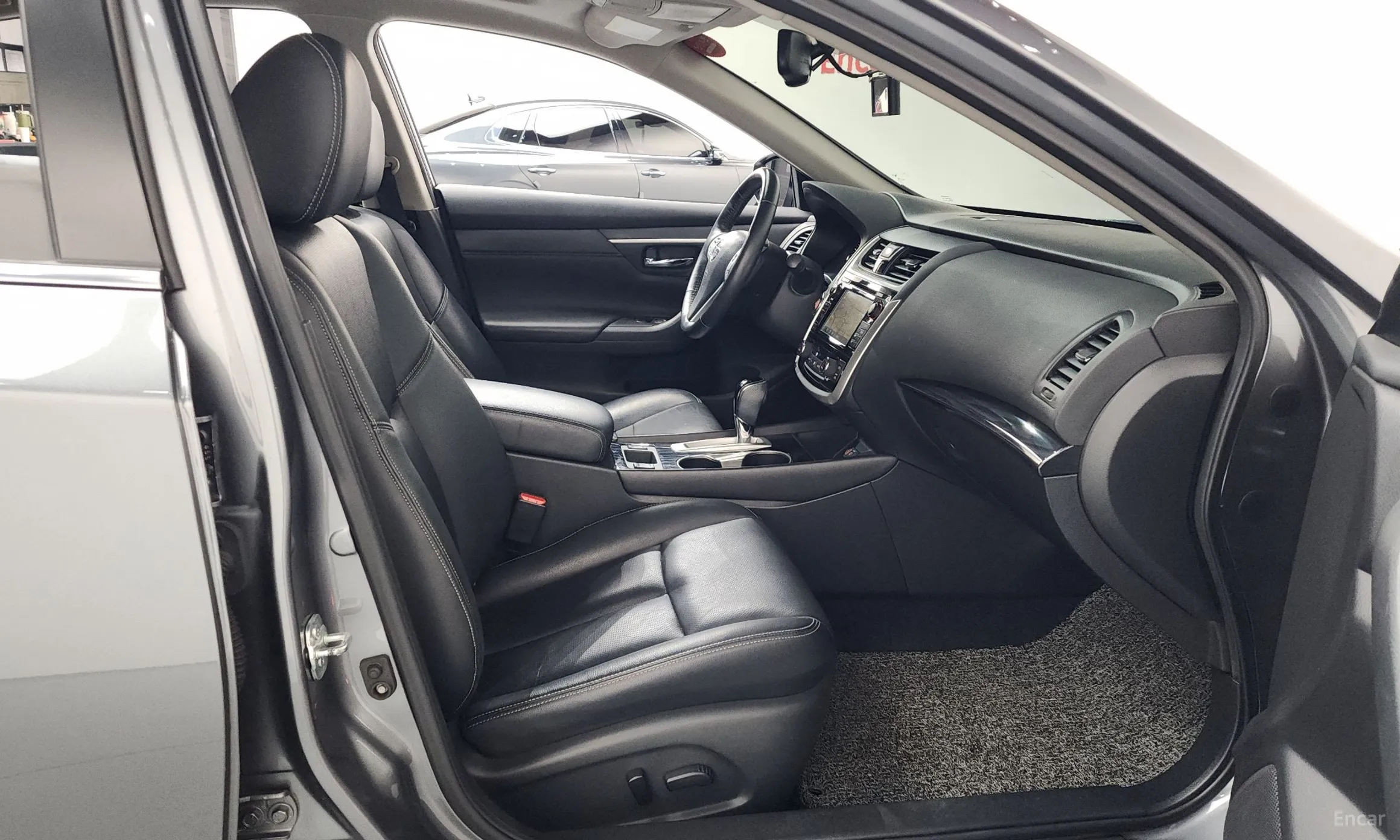 Nissan Altima превью 11