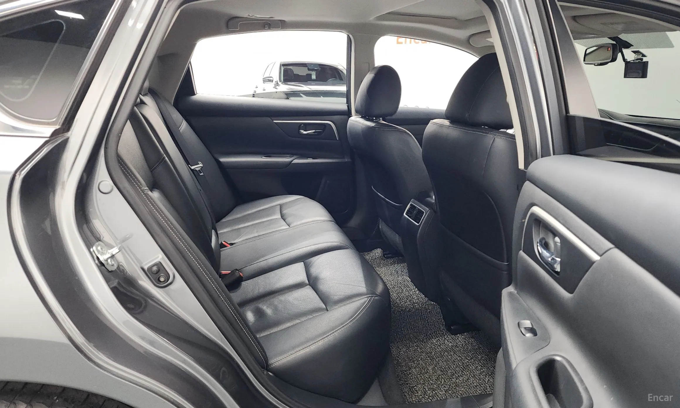 Nissan Altima превью 12