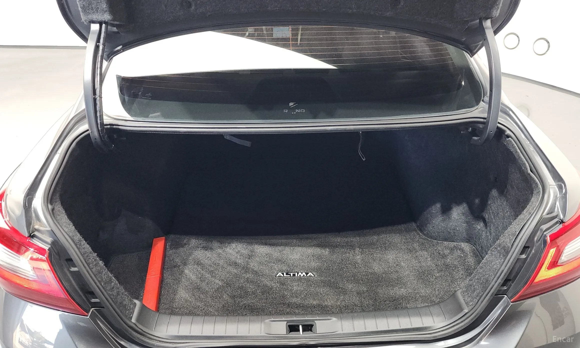 Nissan Altima превью 20