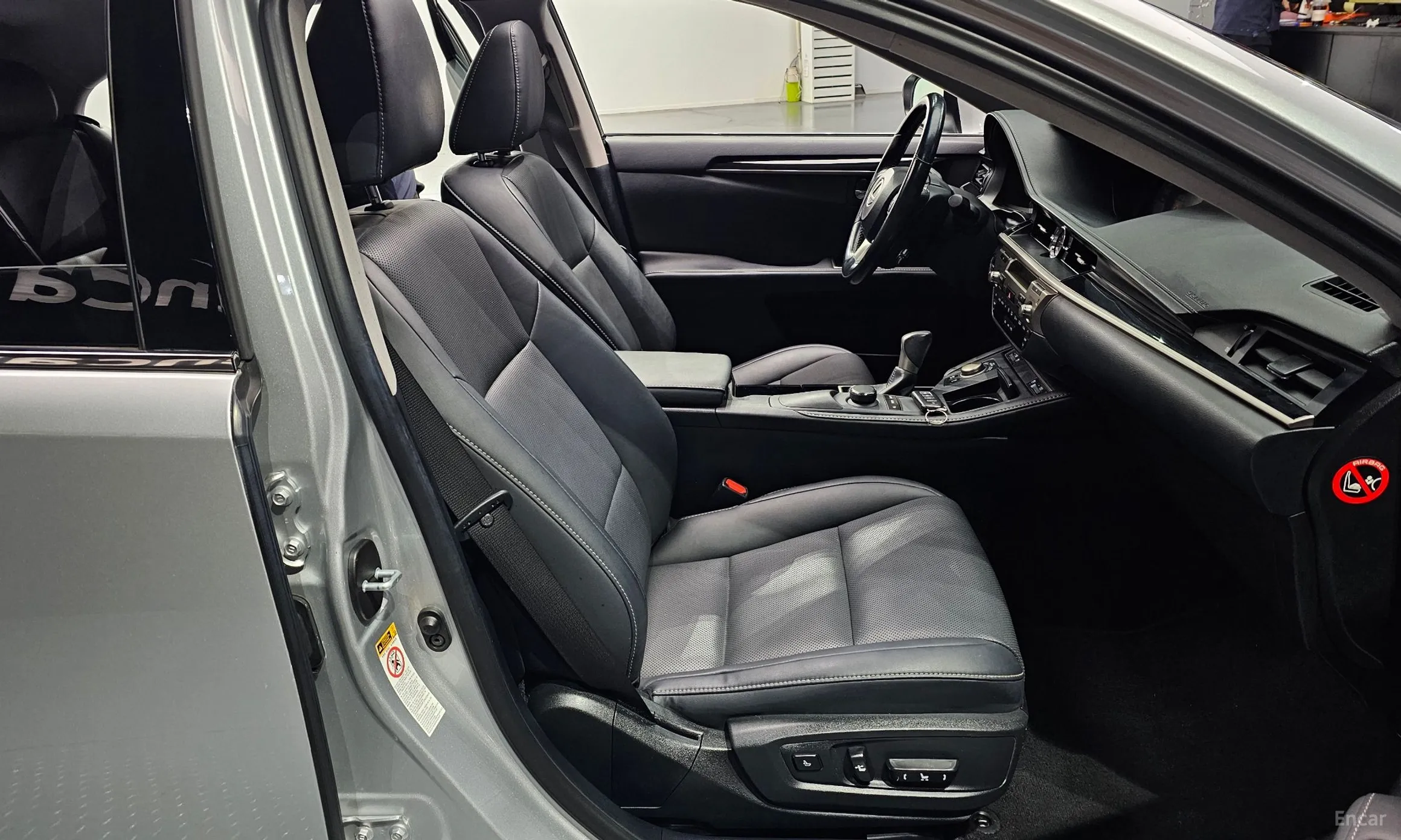 Lexus New ES300h превью 10