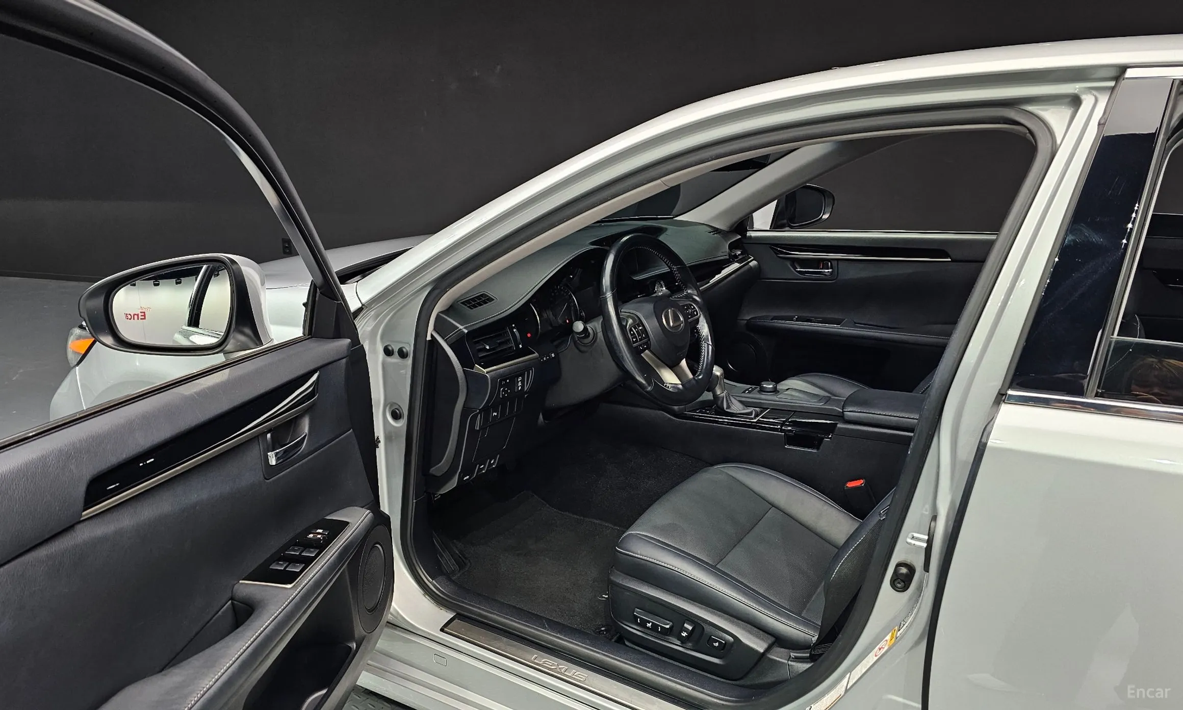 Lexus New ES300h превью 11