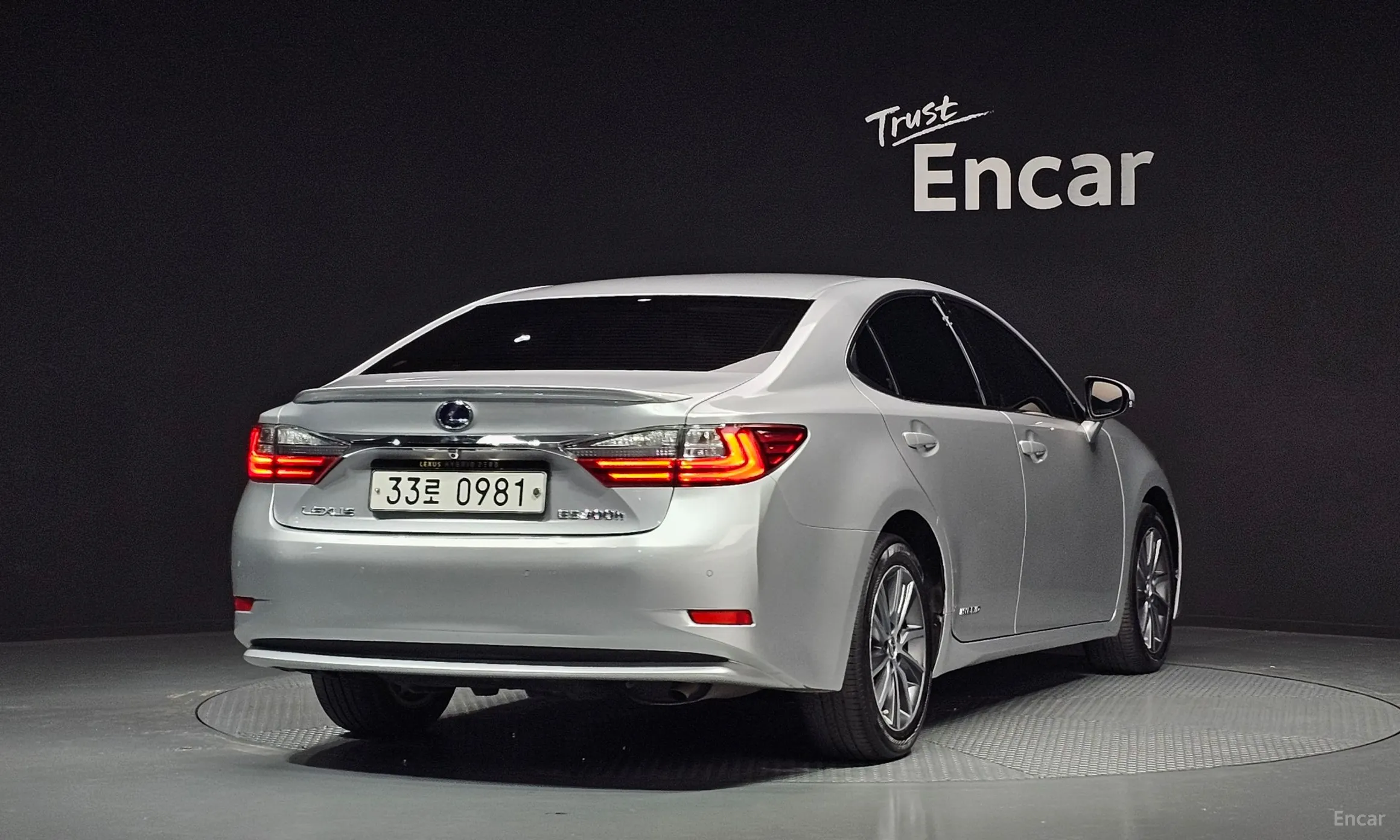 Lexus New ES300h