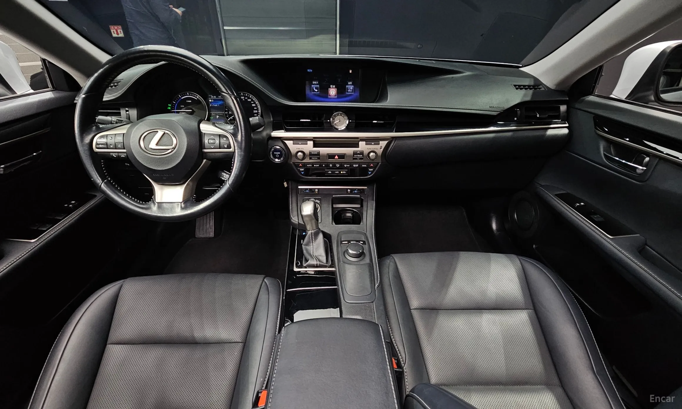 Lexus New ES300h превью 7