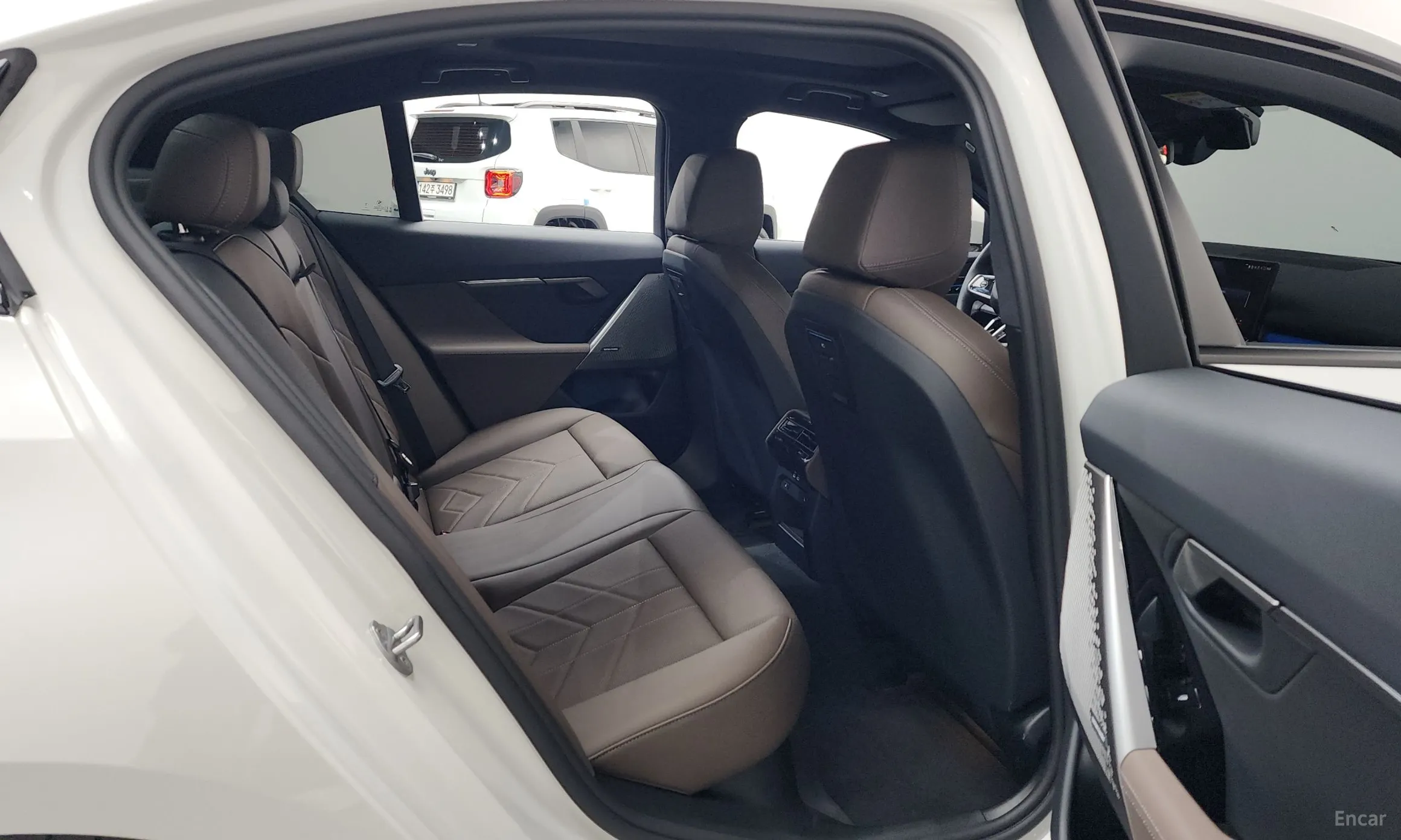 BMW 5 Series (G60) превью 12