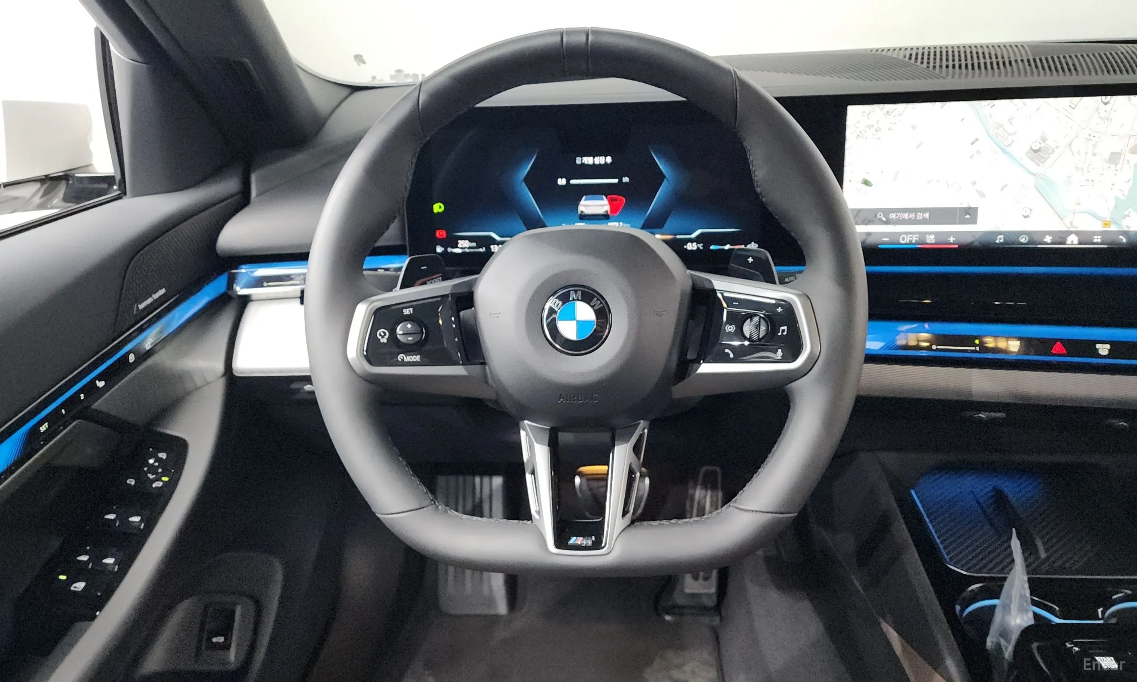 BMW 5 Series (G60) превью 13