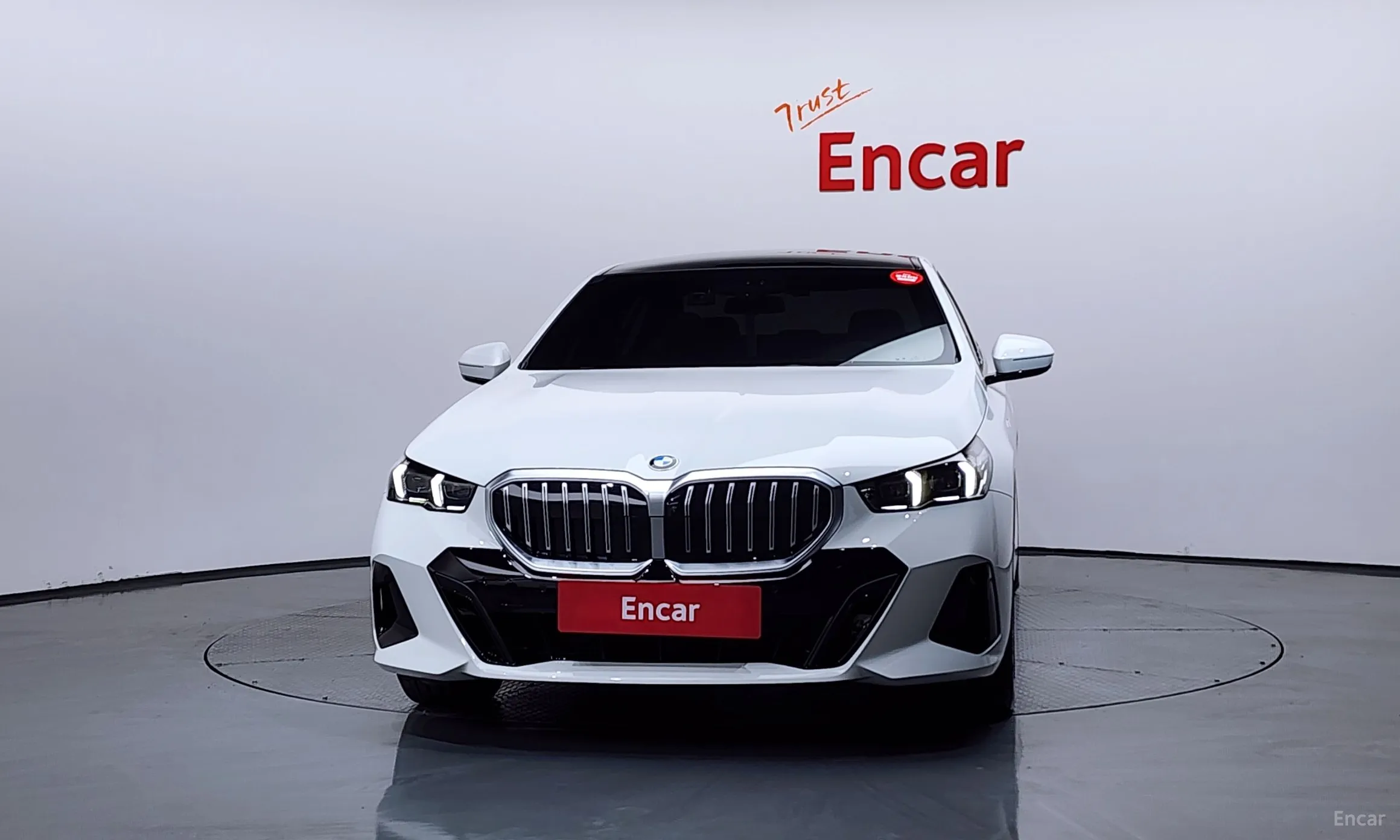BMW 5 Series (G60) превью 3