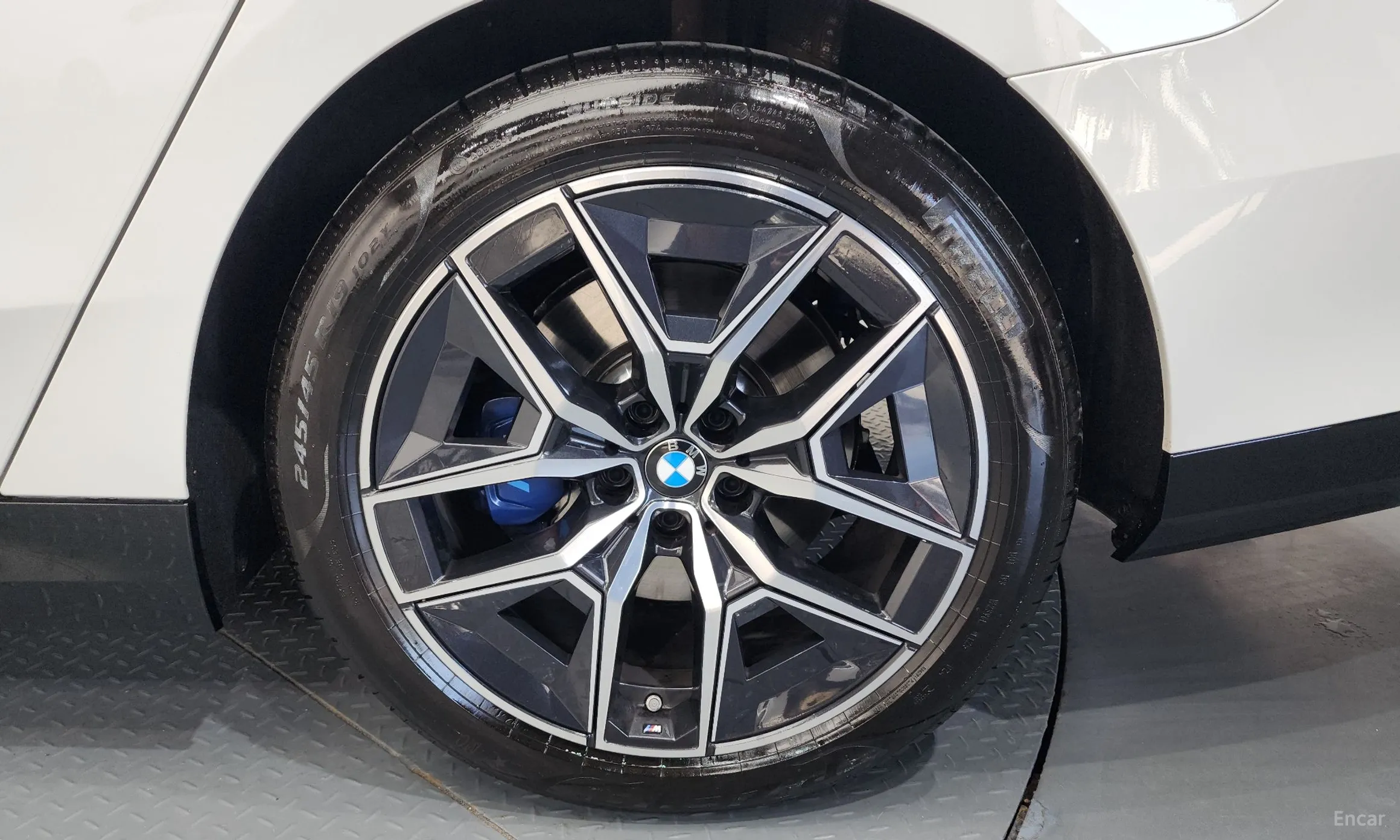 BMW 5 Series (G60) превью 5