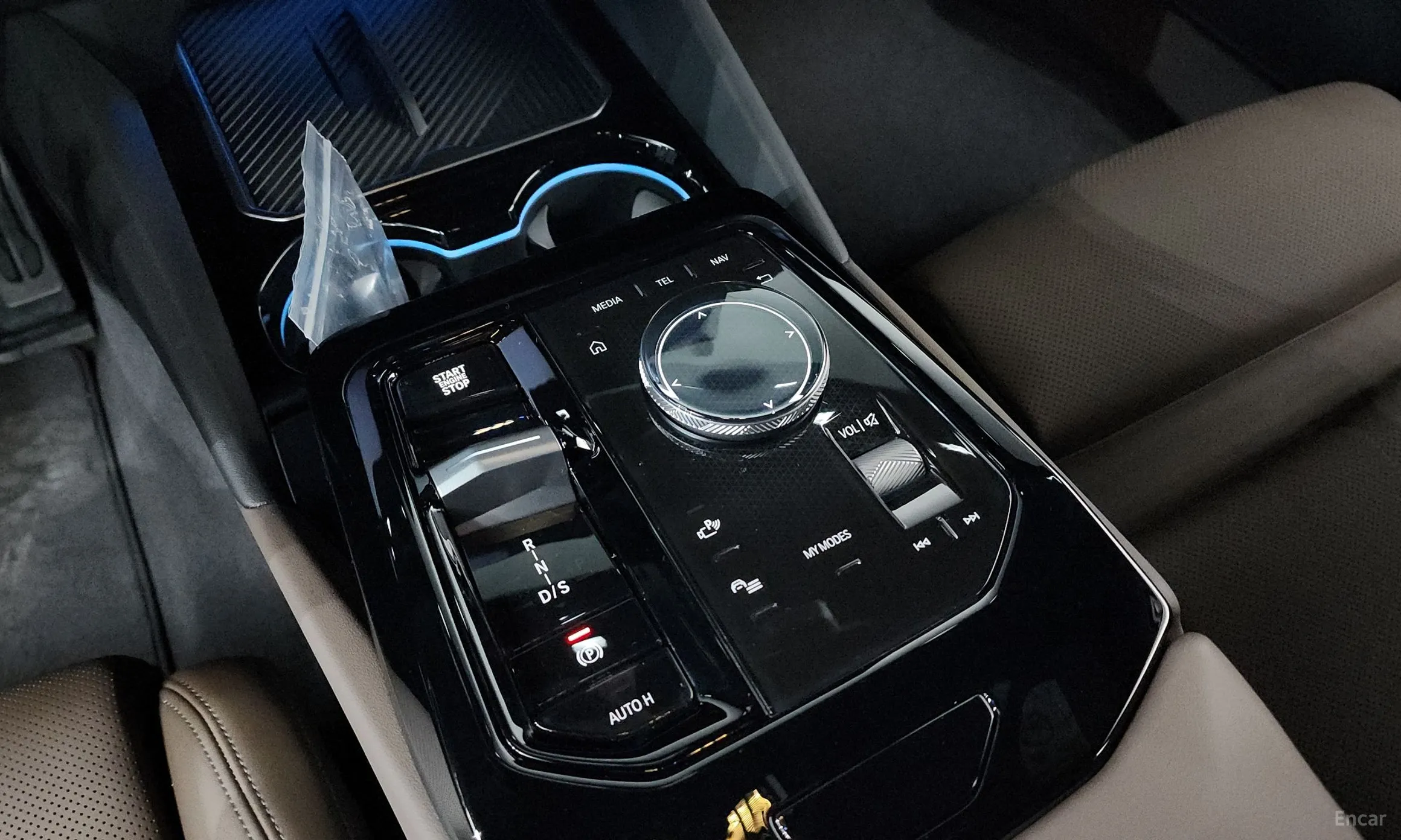 BMW 5 Series (G60) превью 9