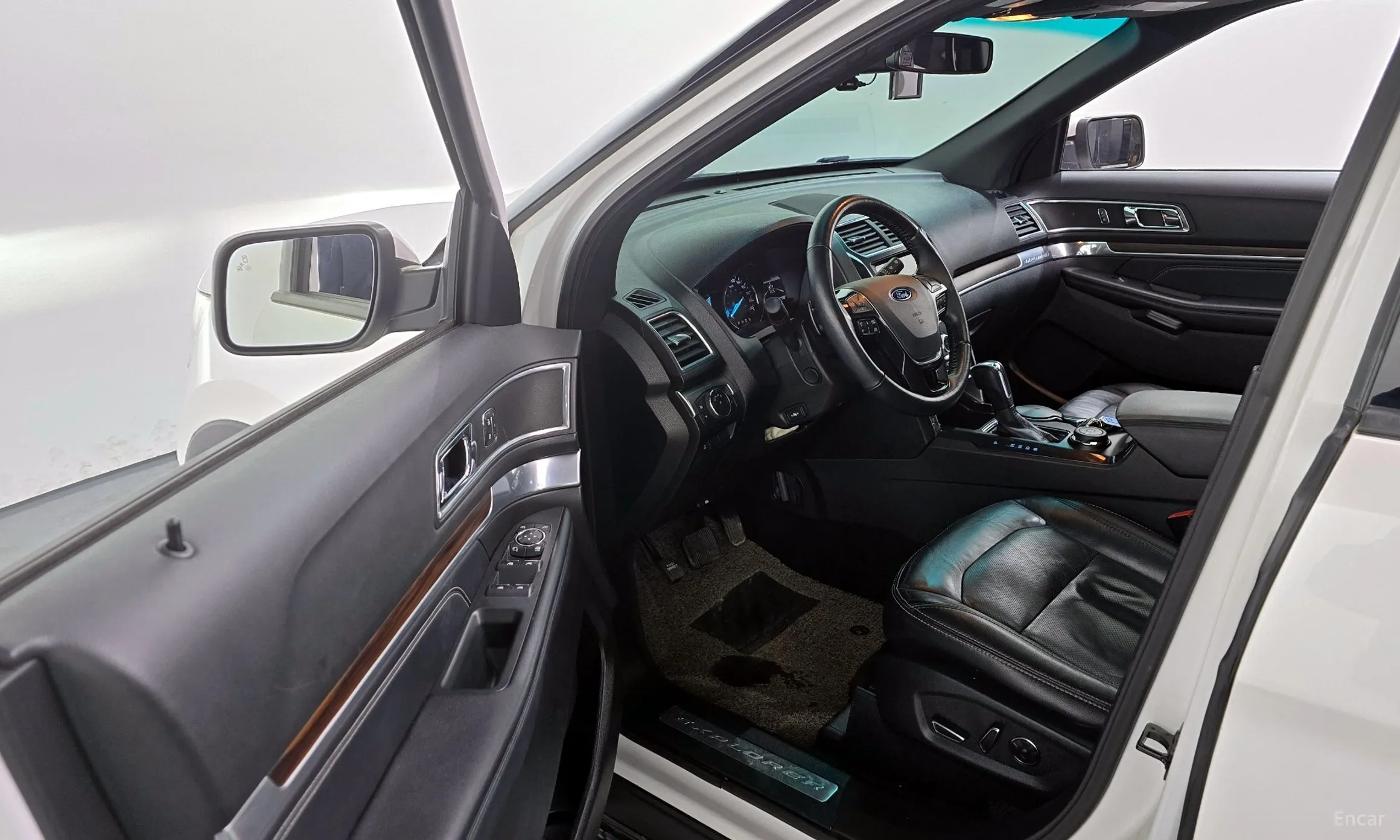 Ford Explorer превью 10