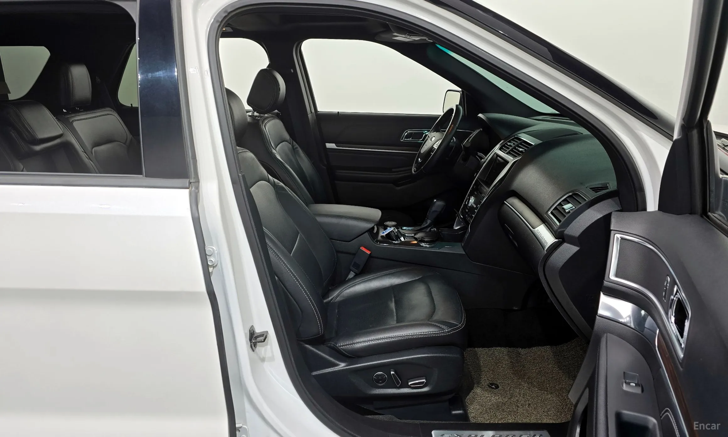 Ford Explorer превью 11